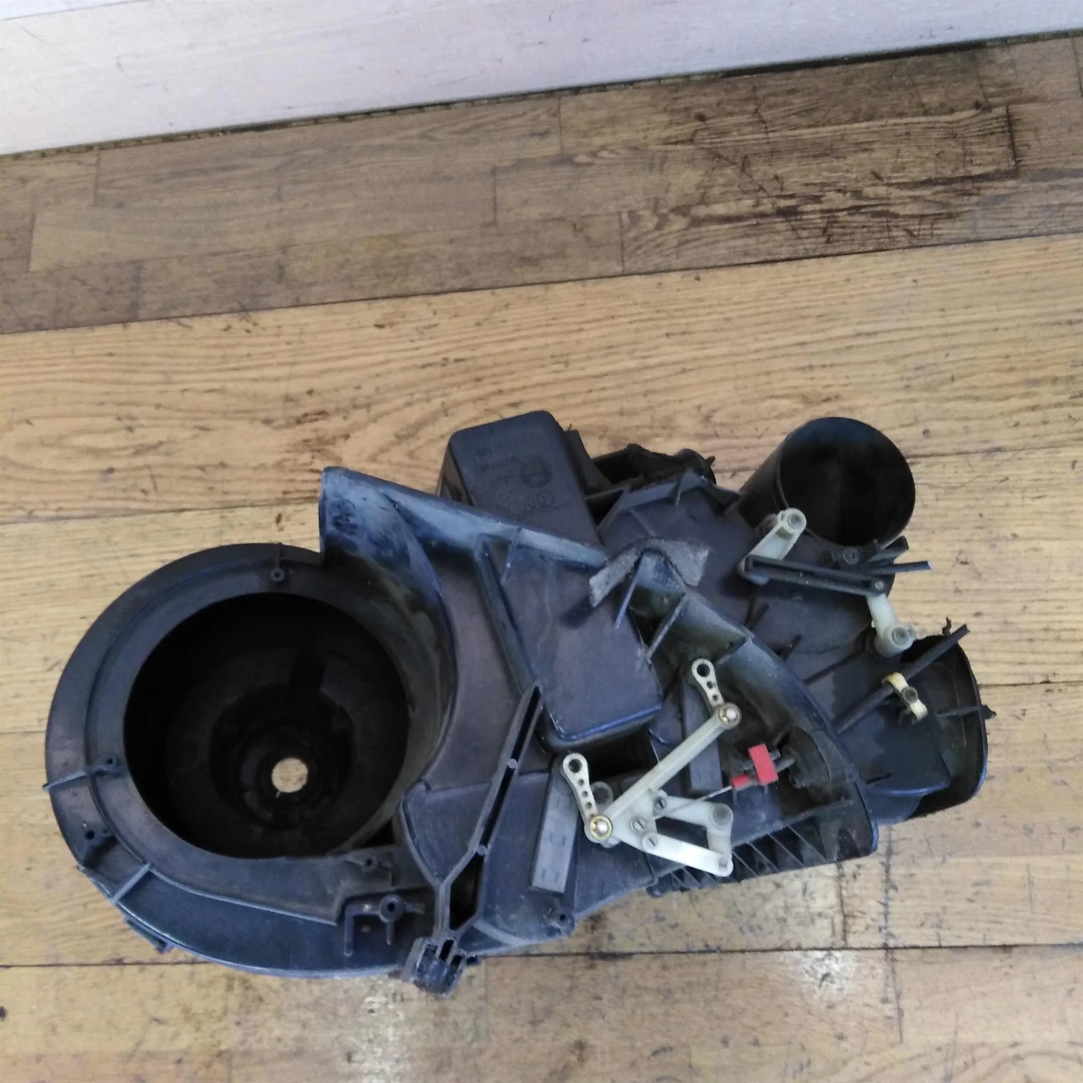 Корпус печки Audi 100 C4 дефект корпуса (арт. 26715)