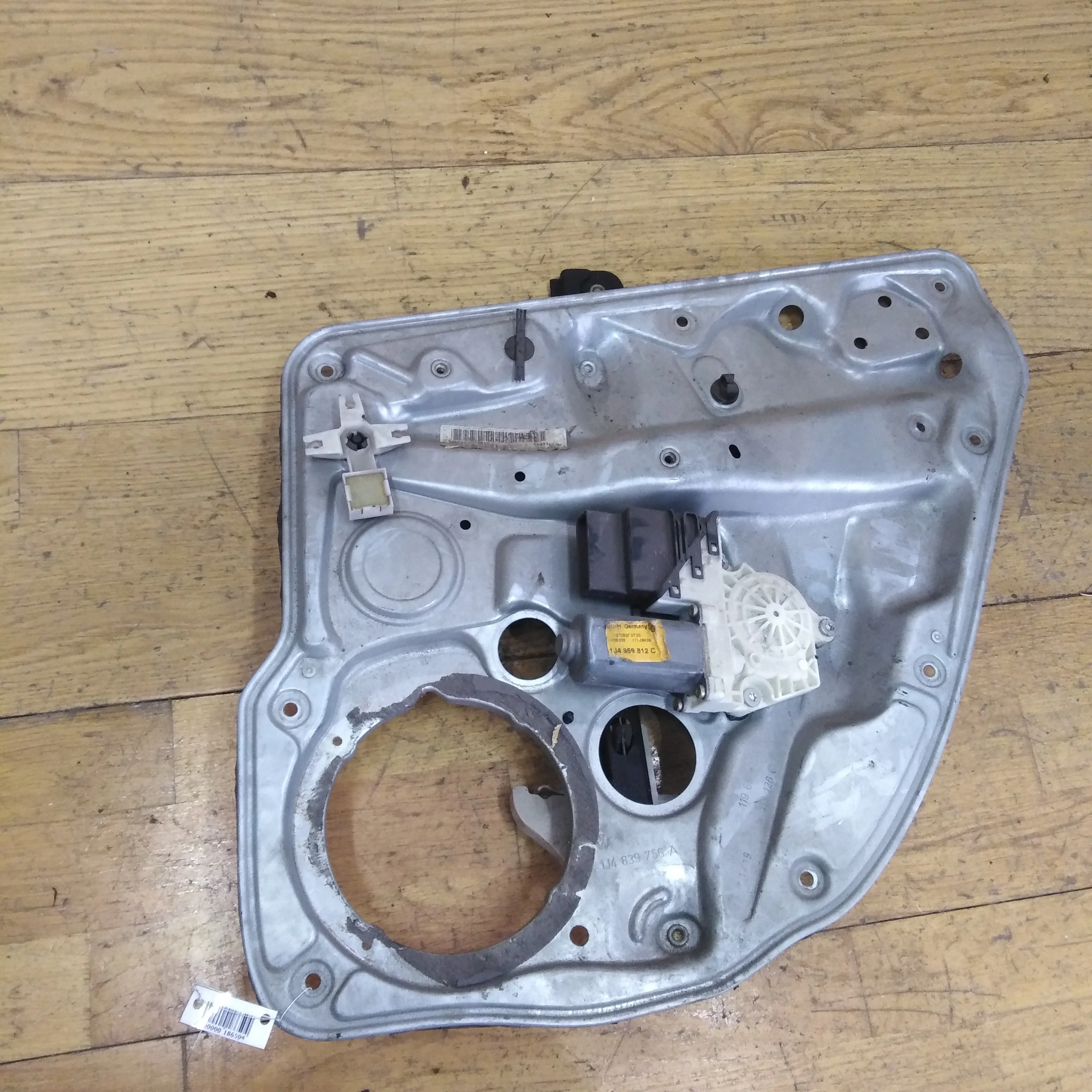 Стеклоподъемник задний правый Volkswagen Golf 4 (арт. 27676)