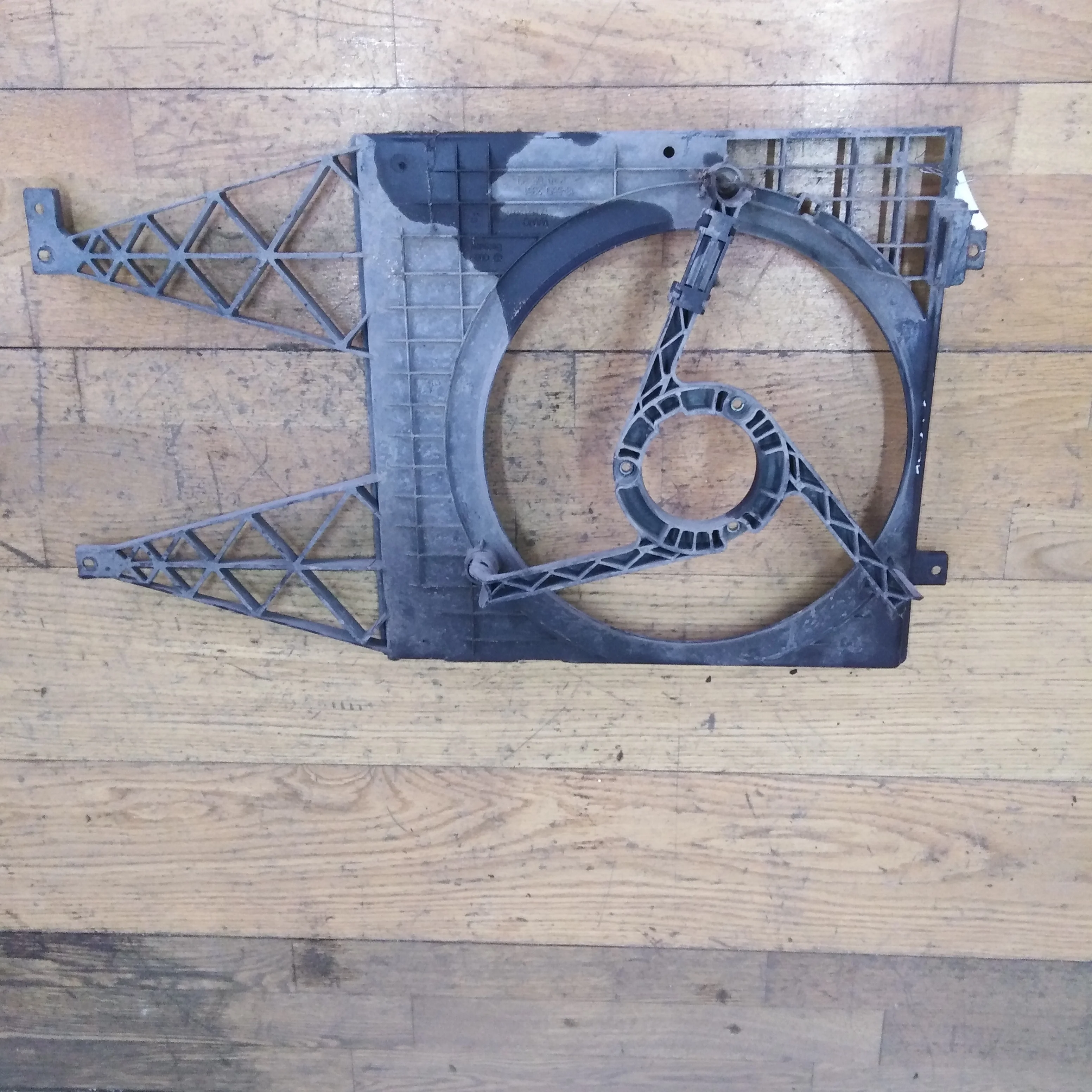 Диффузор радиатора Volkswagen Golf 4 (арт. 27706)