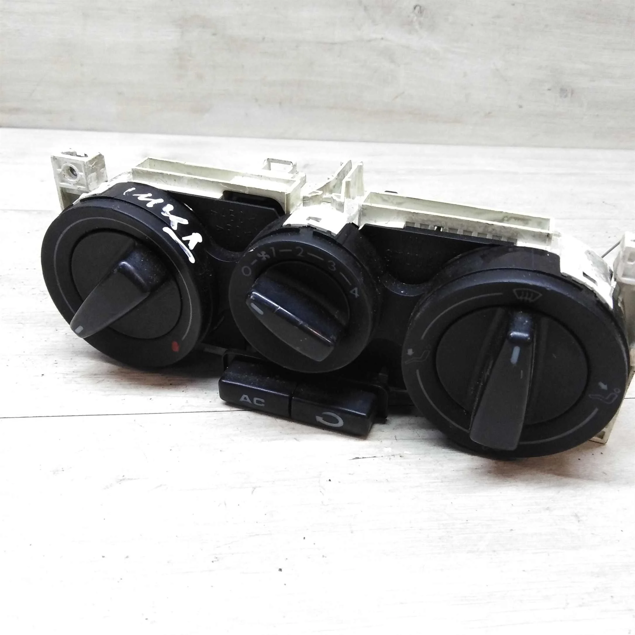 Блок управления печкой и кондиционером Skoda Octavia Tour (арт. 27836)