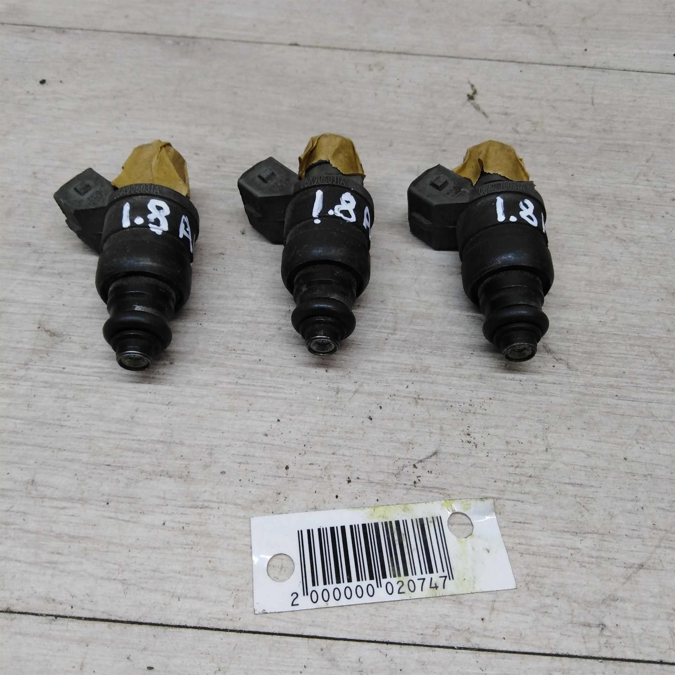 Топливная форсунка Skoda Octavia Tour 1.8 agn 06A906031A (арт. 27909)