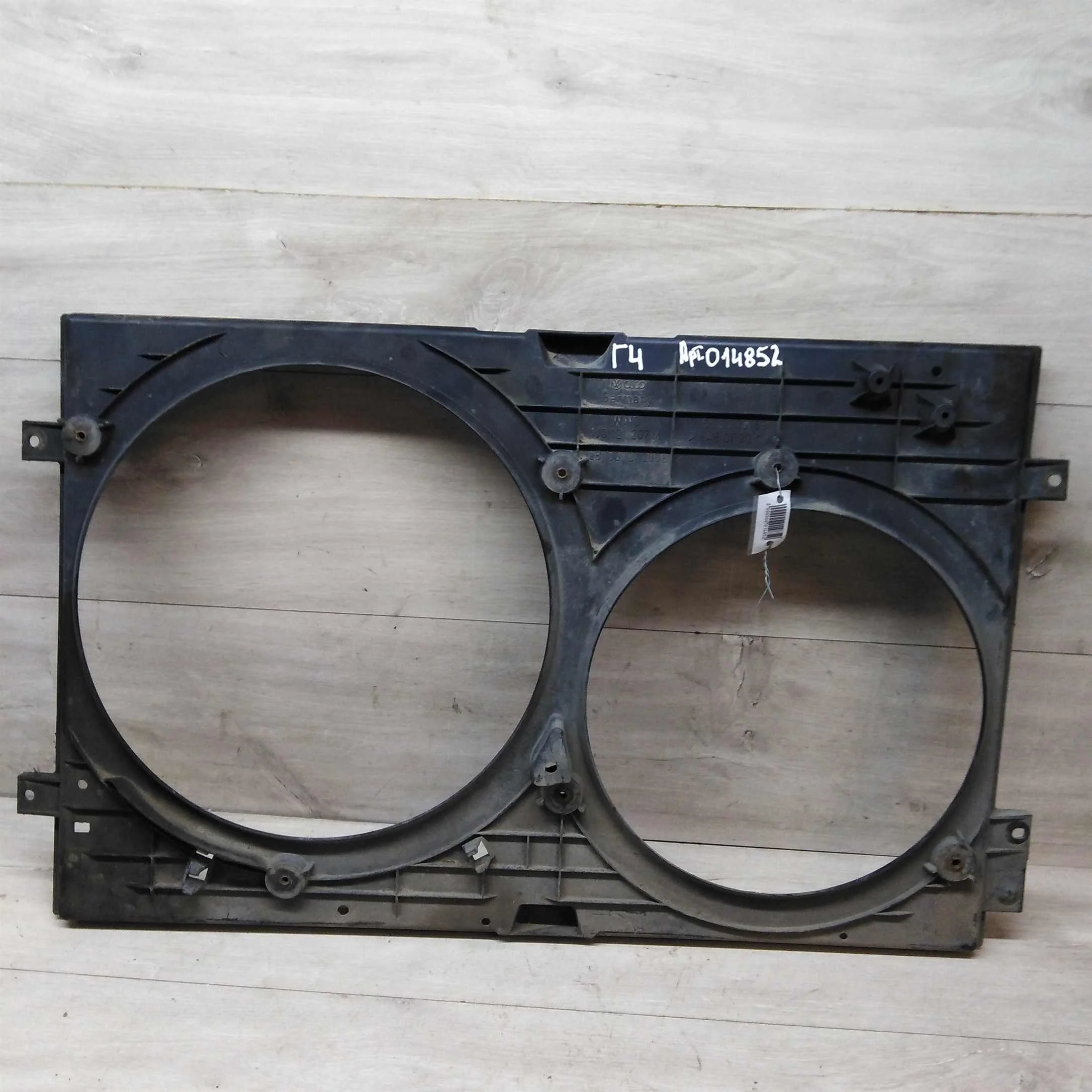 Диффузор вентилятора охлаждения Volkswagen Golf 4 (арт. 28033)