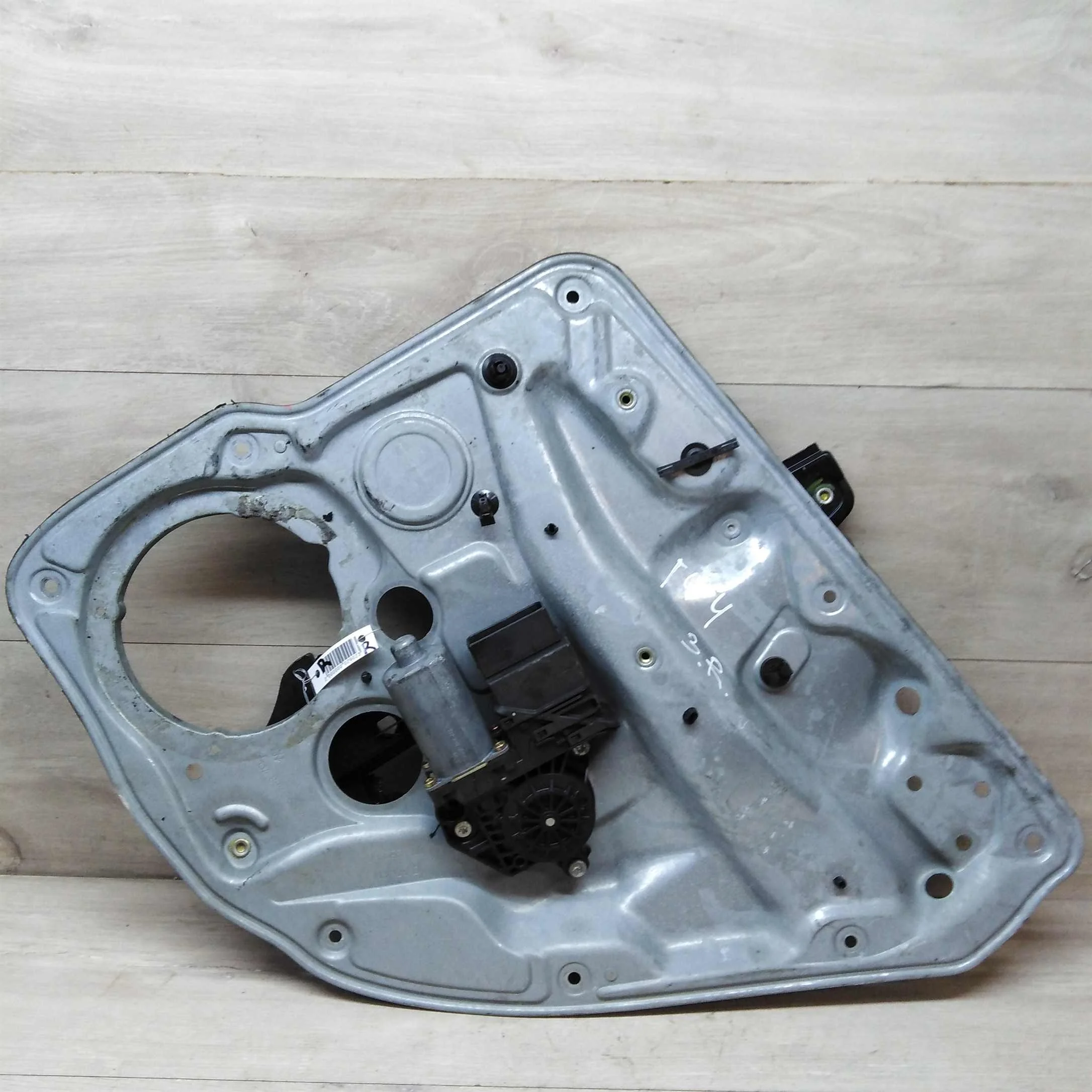 Стеклоподъемник задний правый Volkswagen Golf 4 (арт. 28114)