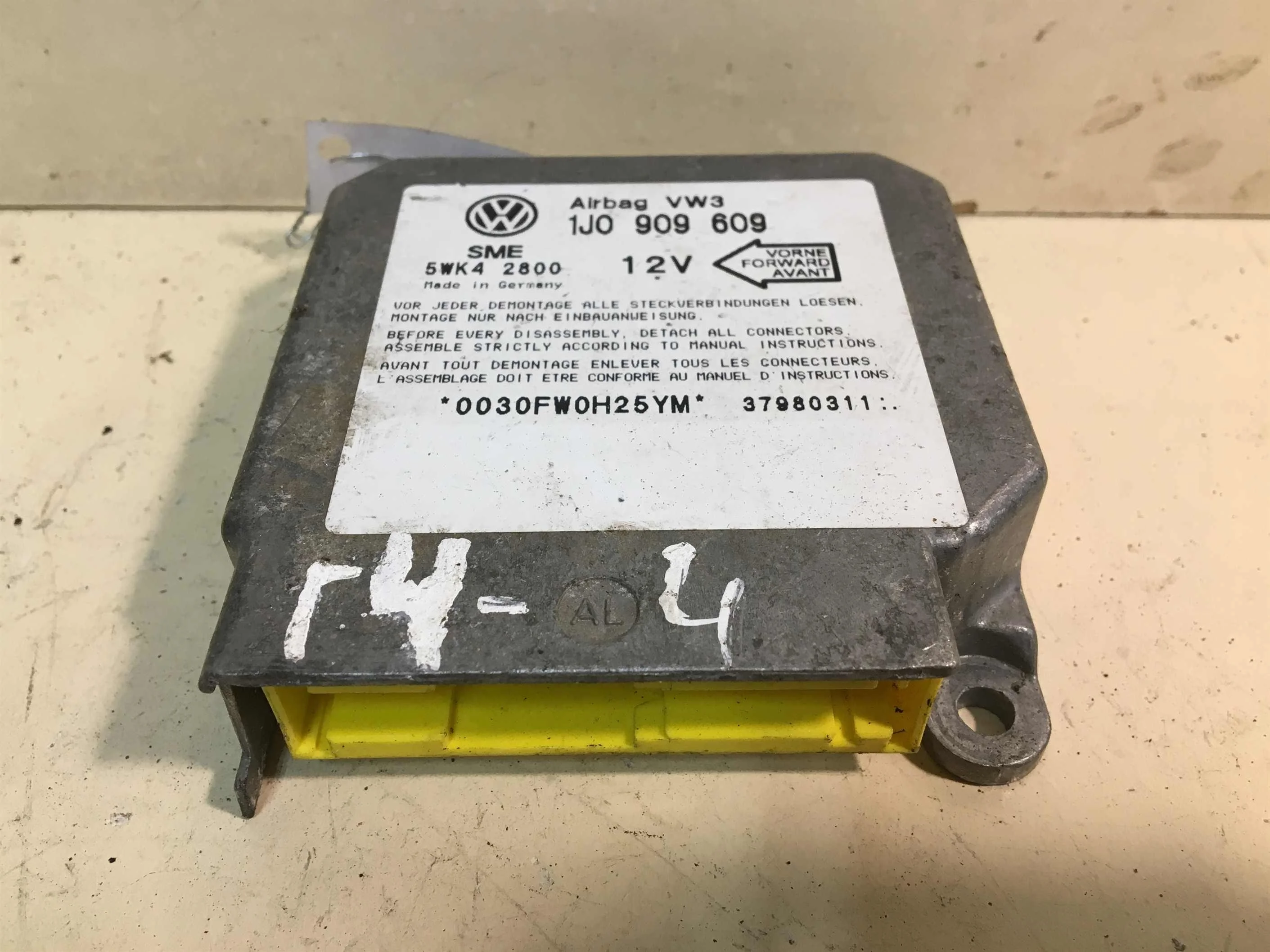 Блок управления Airbag подушками безопасности Volkswagen Golf 4 (арт. 28341)