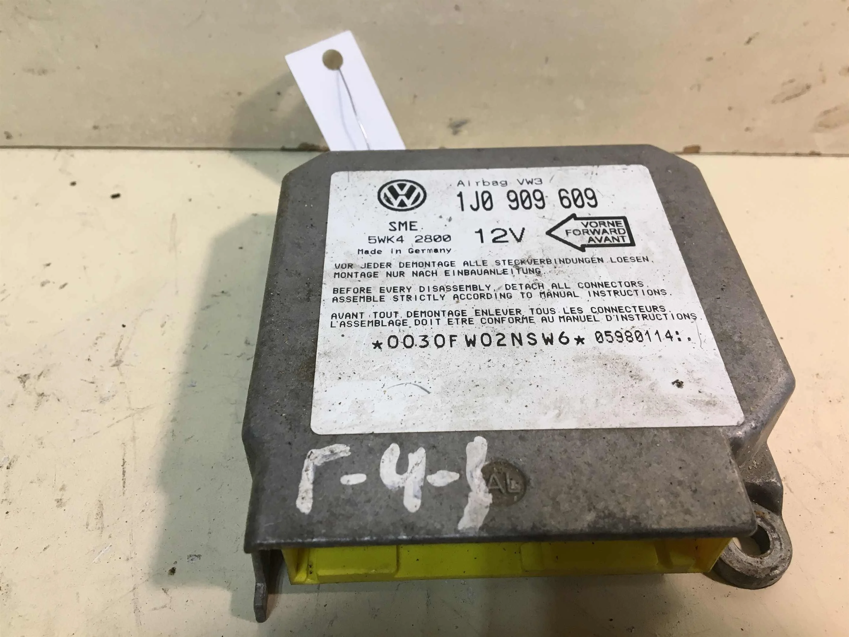 Блок управления Airbag подушками безопасности Volkswagen Golf 4 (арт. 28356)