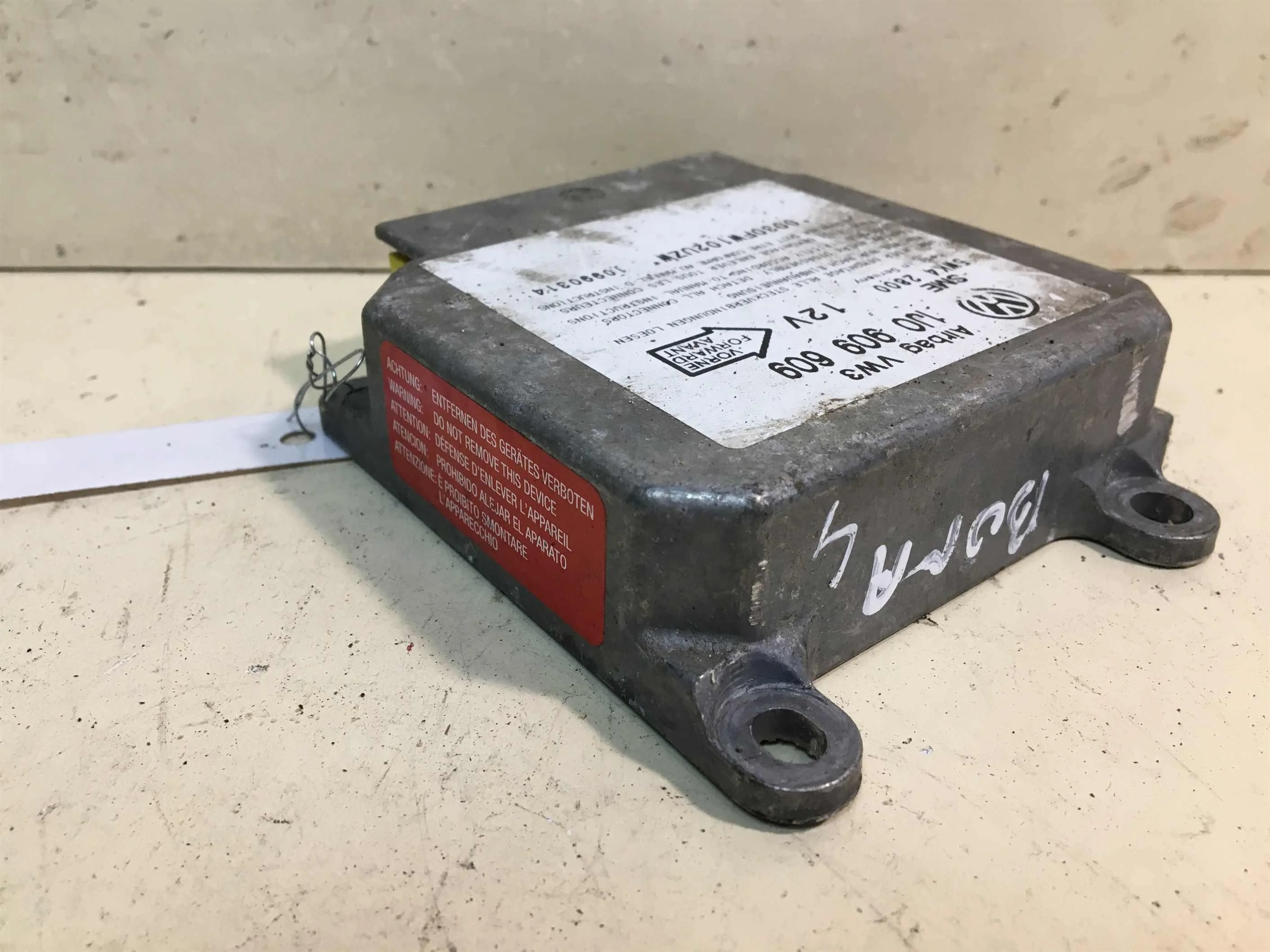 Блок управления подушками безопасности Airbag Volkswagen Bora (арт. 28361)