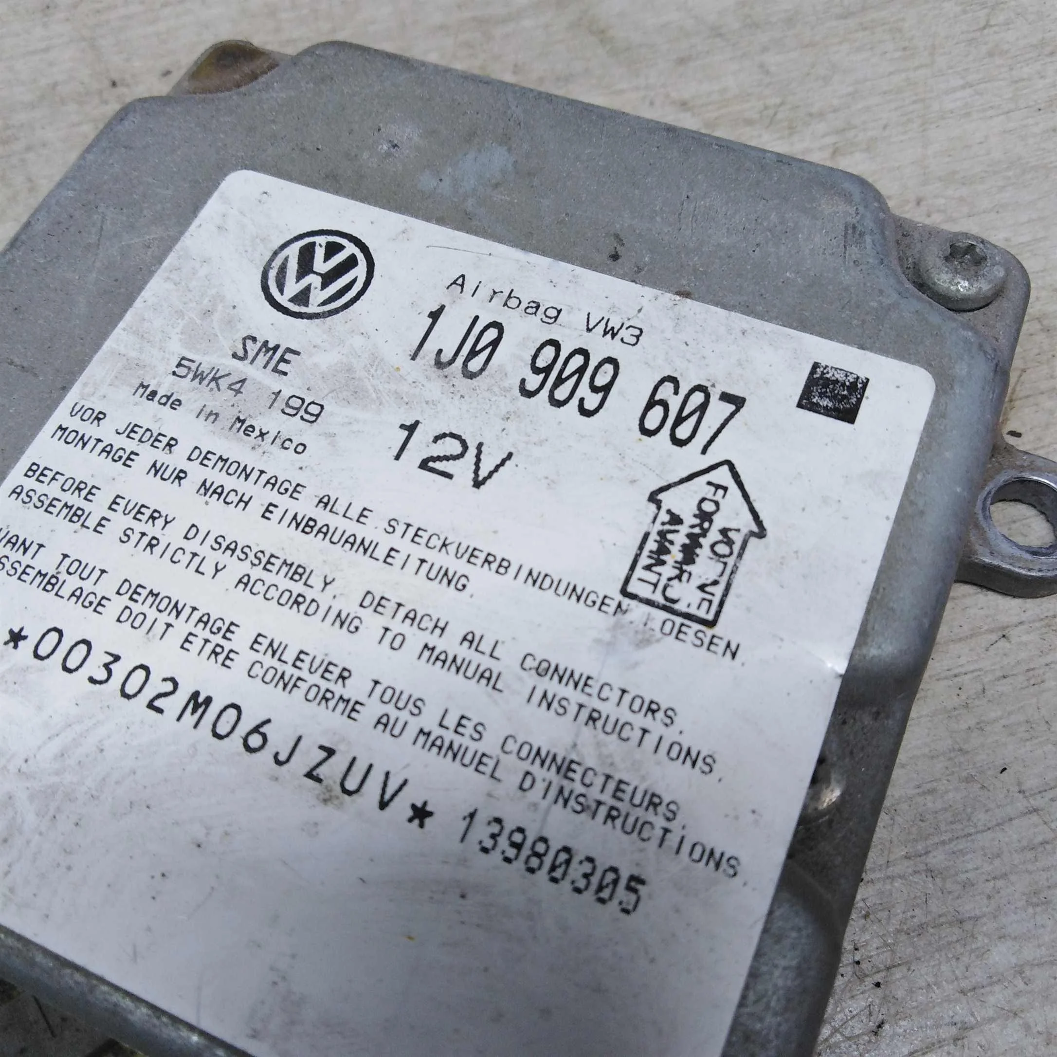 Блок управления Airbag подушками безопасности Volkswagen Passat B5  б/у (арт. 28400)