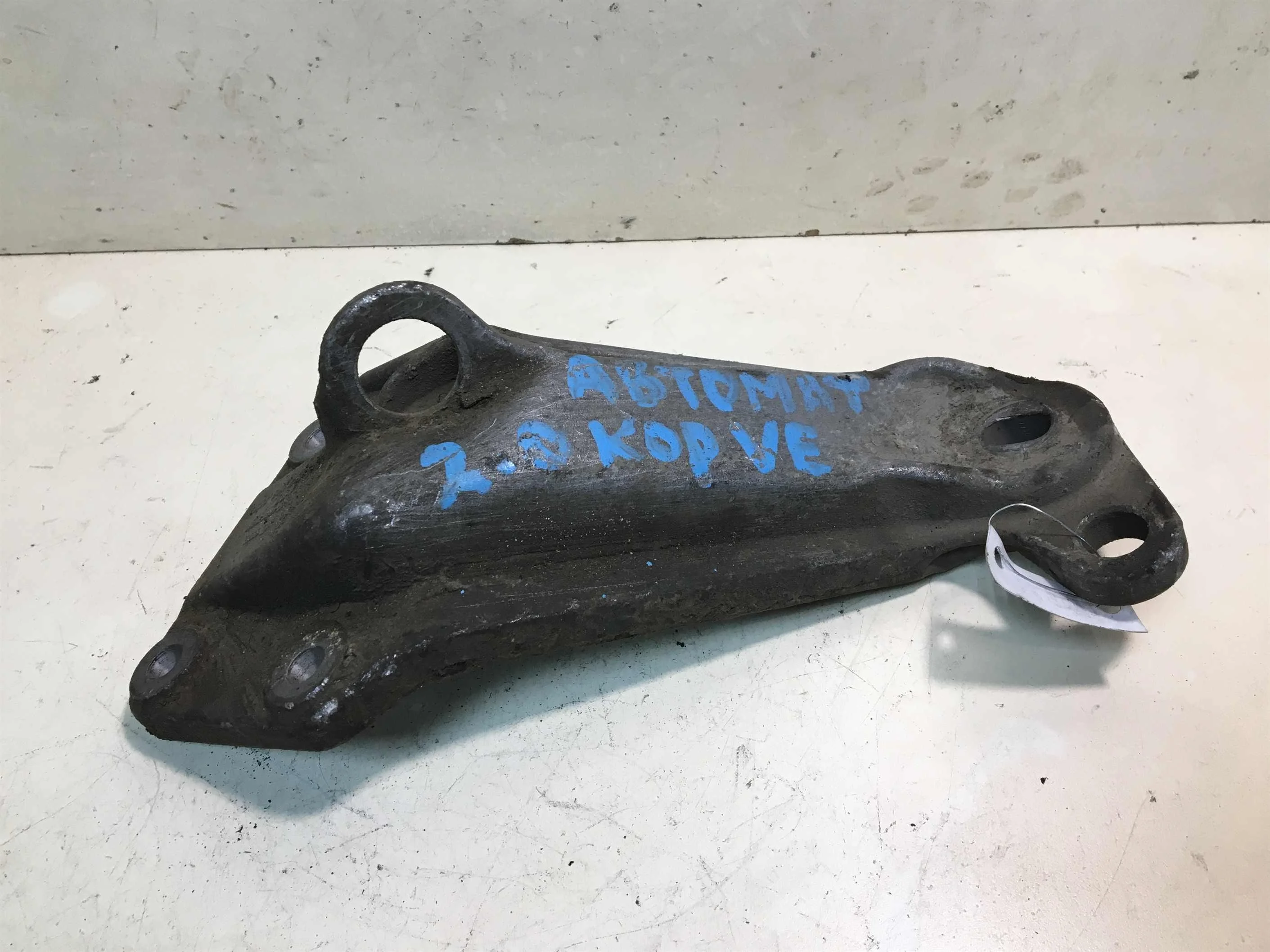 Кронштейн крепления АКПП Volkswagen Golf 3 (арт. 28520)