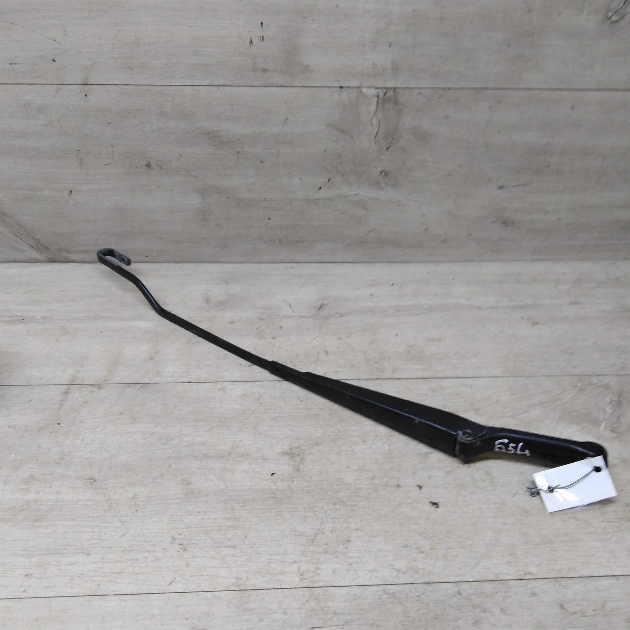 Поводок дворника левый Volkswagen Passat B5 (арт. 28550)