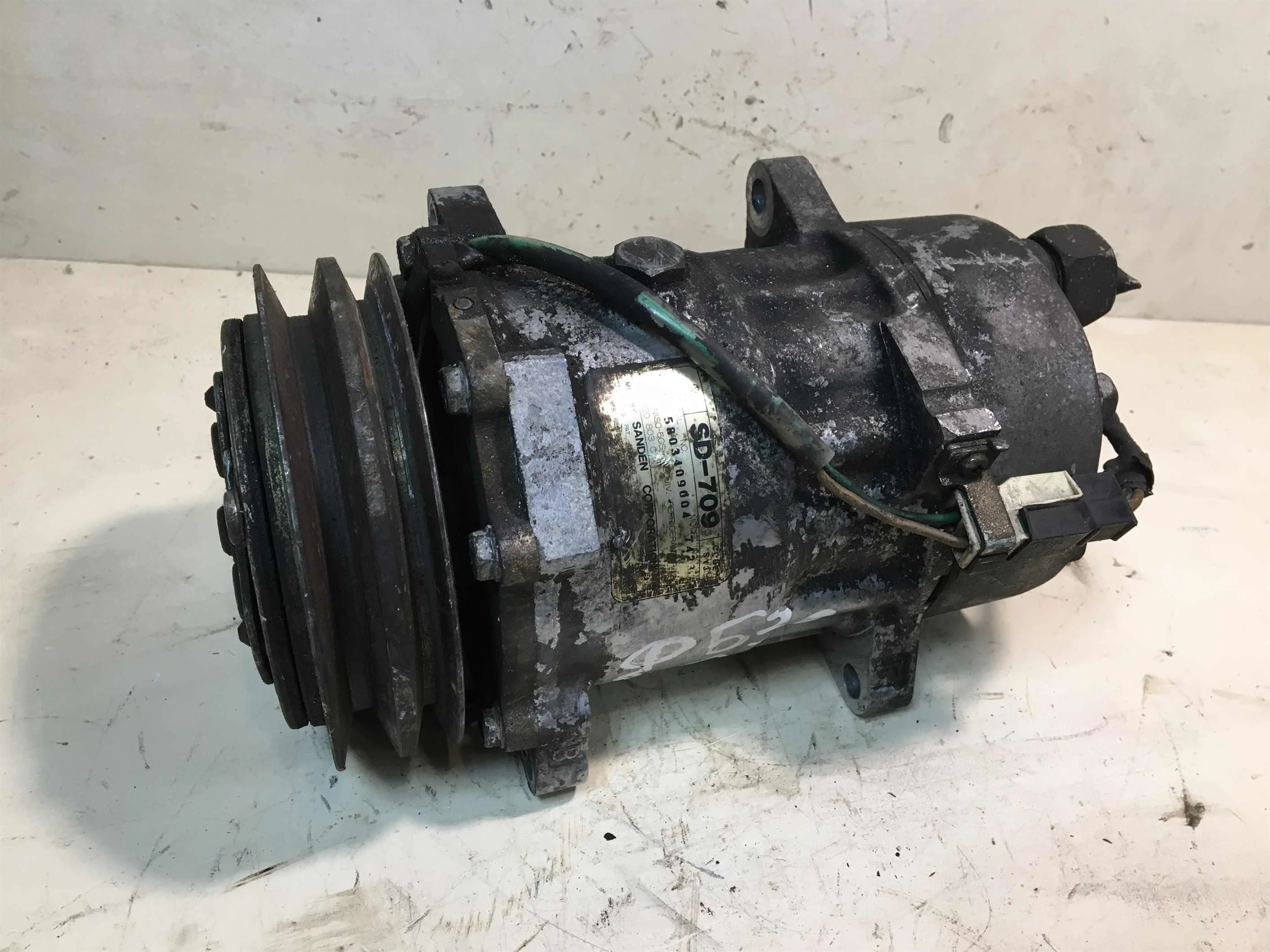 Компрессор кондиционера Volkswagen Passat B3 (арт. 28637)