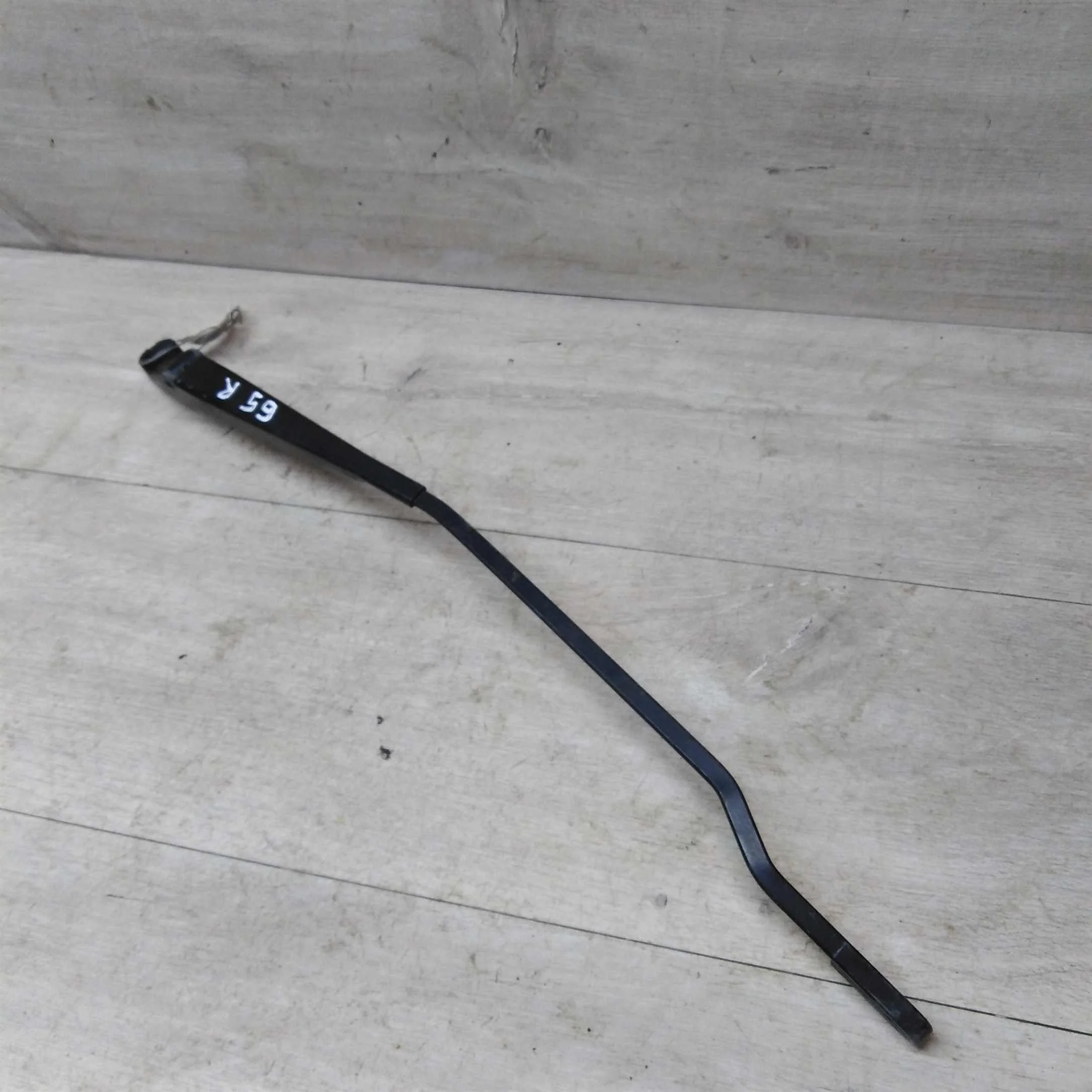Поводок дворника правый Volkswagen Passat B5 (арт. 28736)