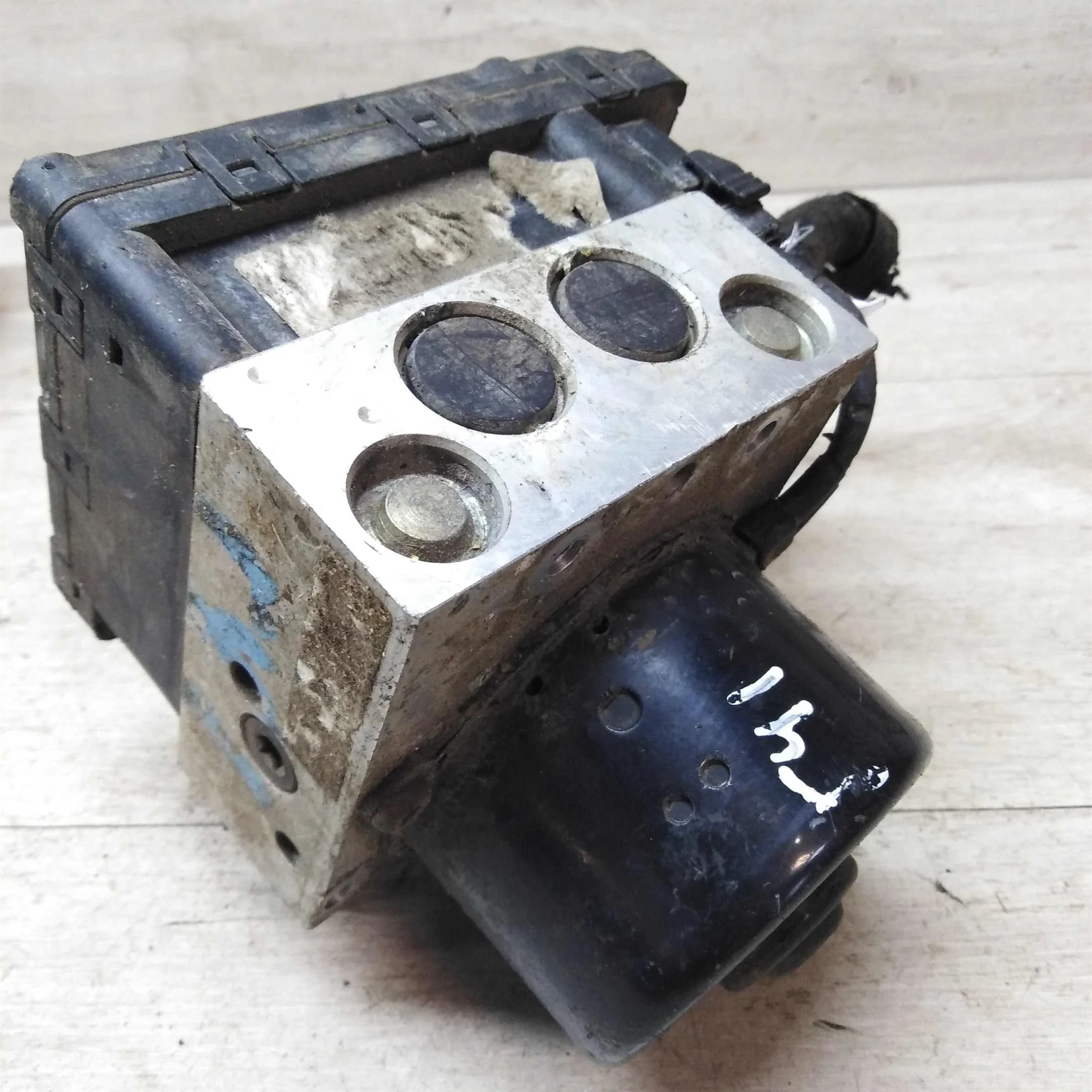 Блок ABS Volkswagen Golf 4 1J0614117B  1J0907379D (арт. 28824)