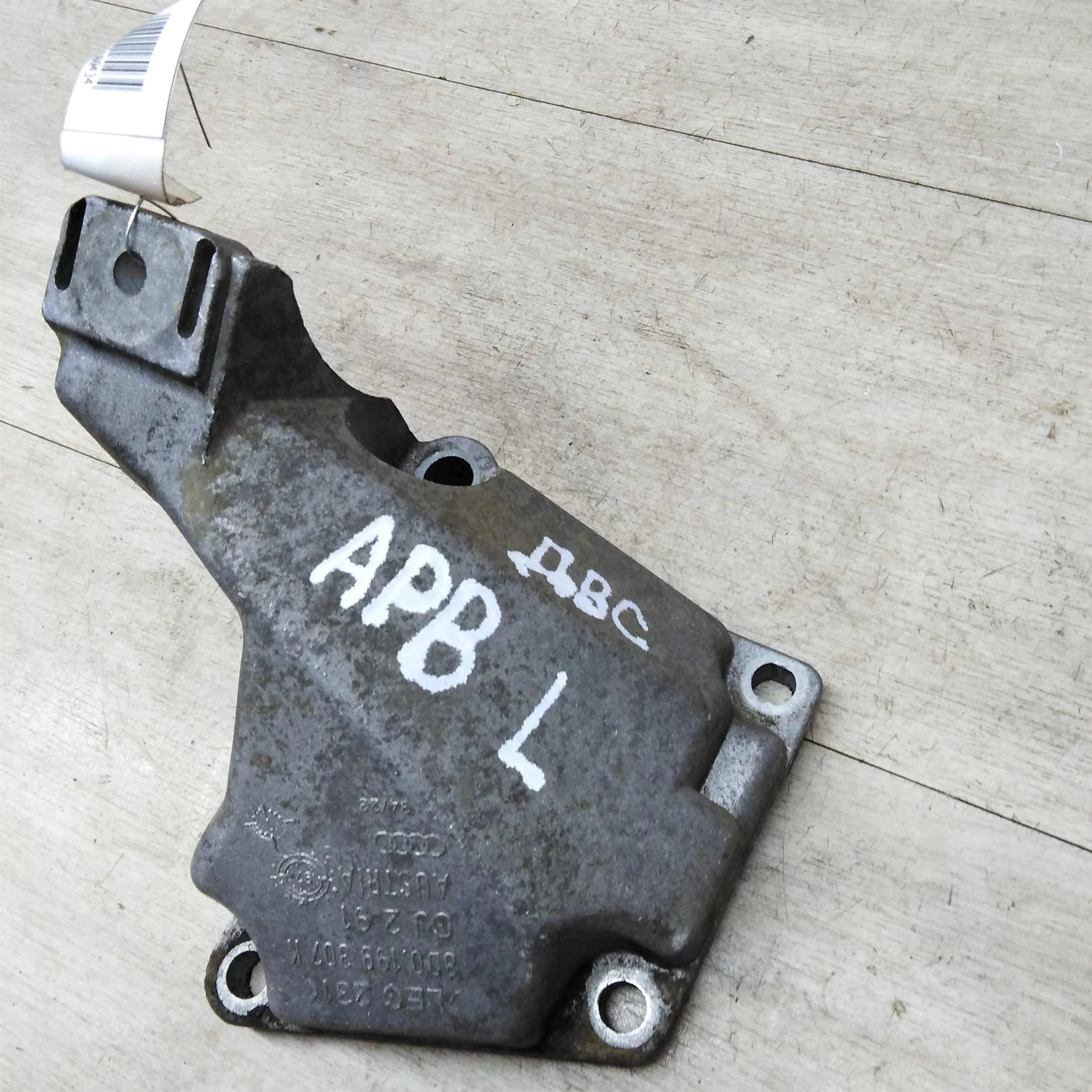 Кронштейн двигателя левый Audi A6 C5 2.7 biturbo APB    (арт. 29526)