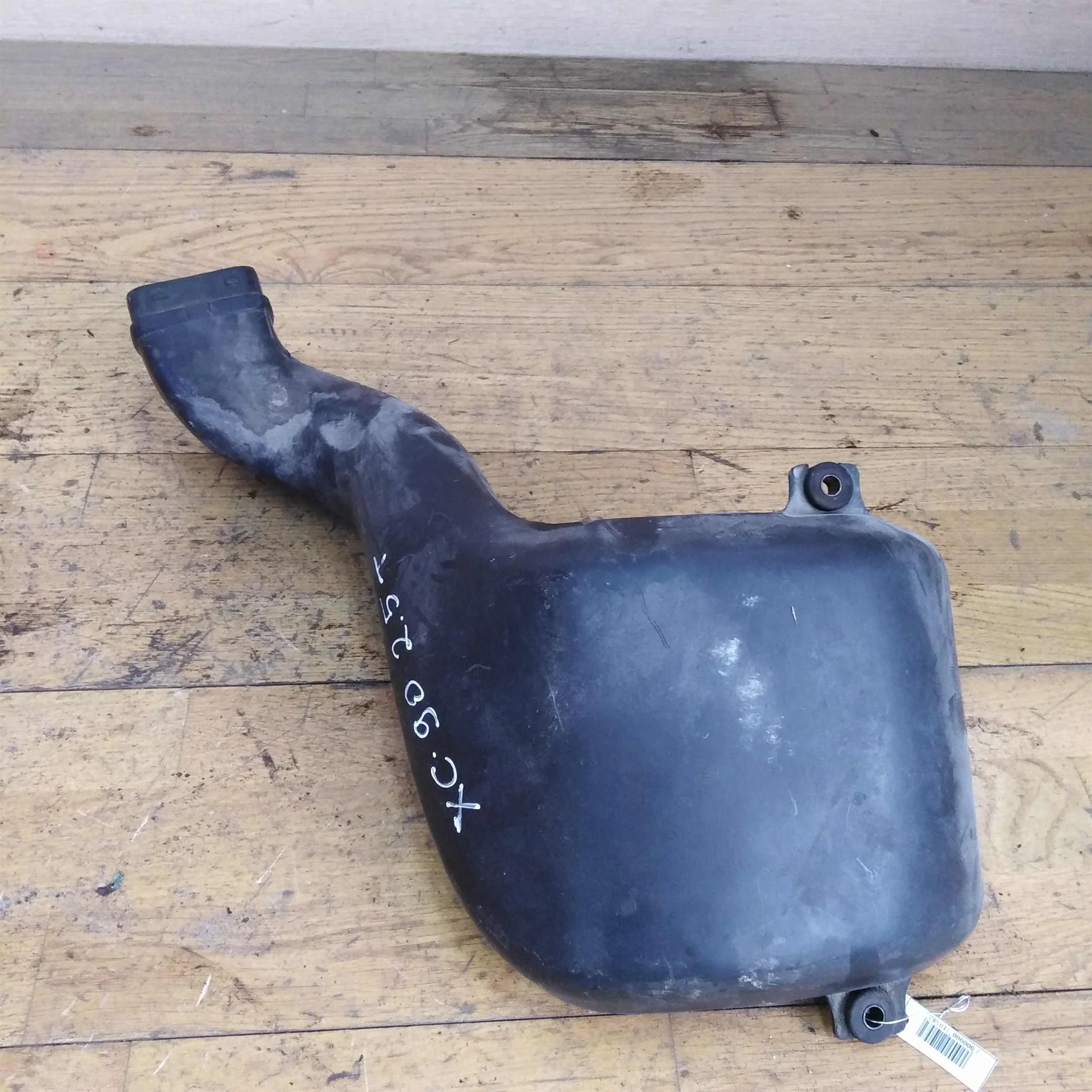 Патрубок забора воздуха volvo XC90 (арт. 30217)