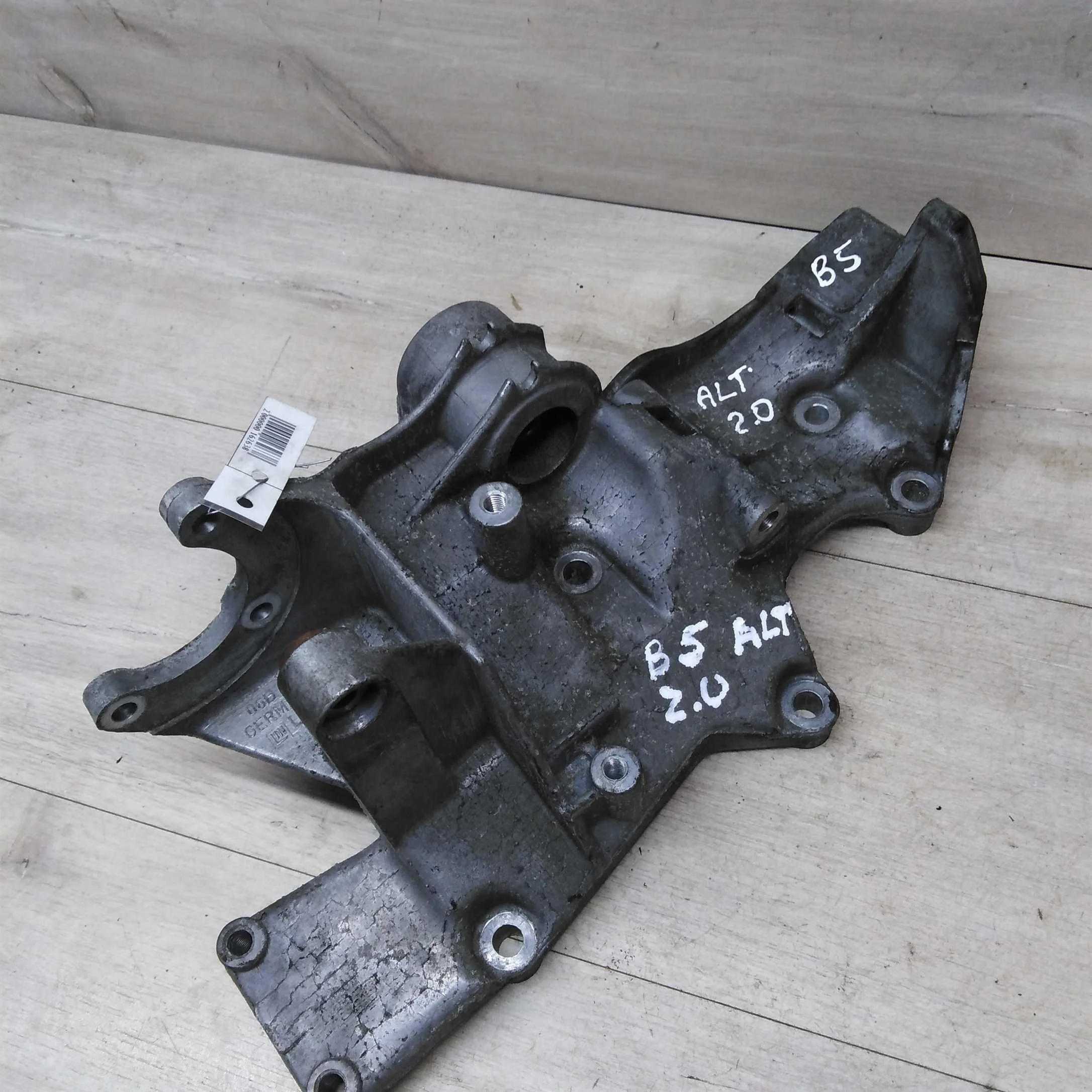 Кронштейн гура кондиционера Audi A4 B6 8e 2.0 ALT (арт. 30529)