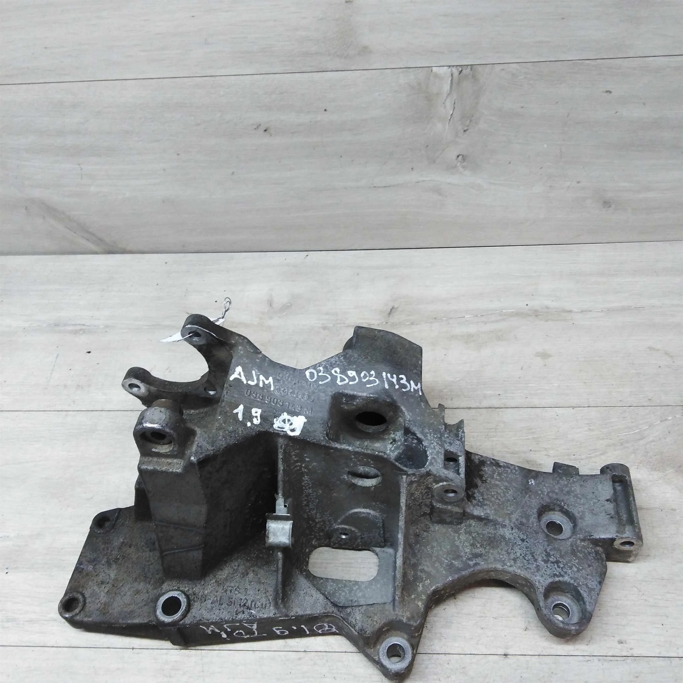 Кронштейн гура кондиционера Volkswagen Passat B5 GP 1.9 TDI ajm (арт. 30532)