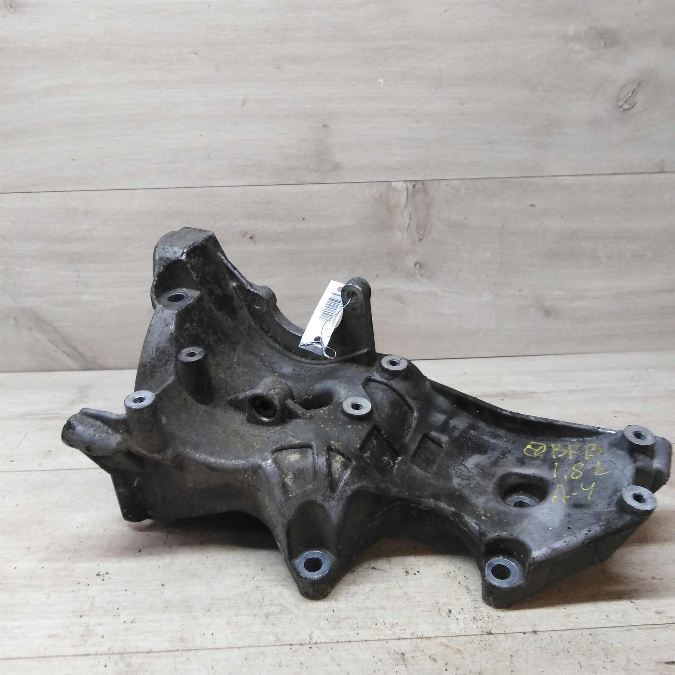 Кронштейн крепления гура кондиционера Audi A4 B6 8e 1.8 T BFB (арт. 30535)