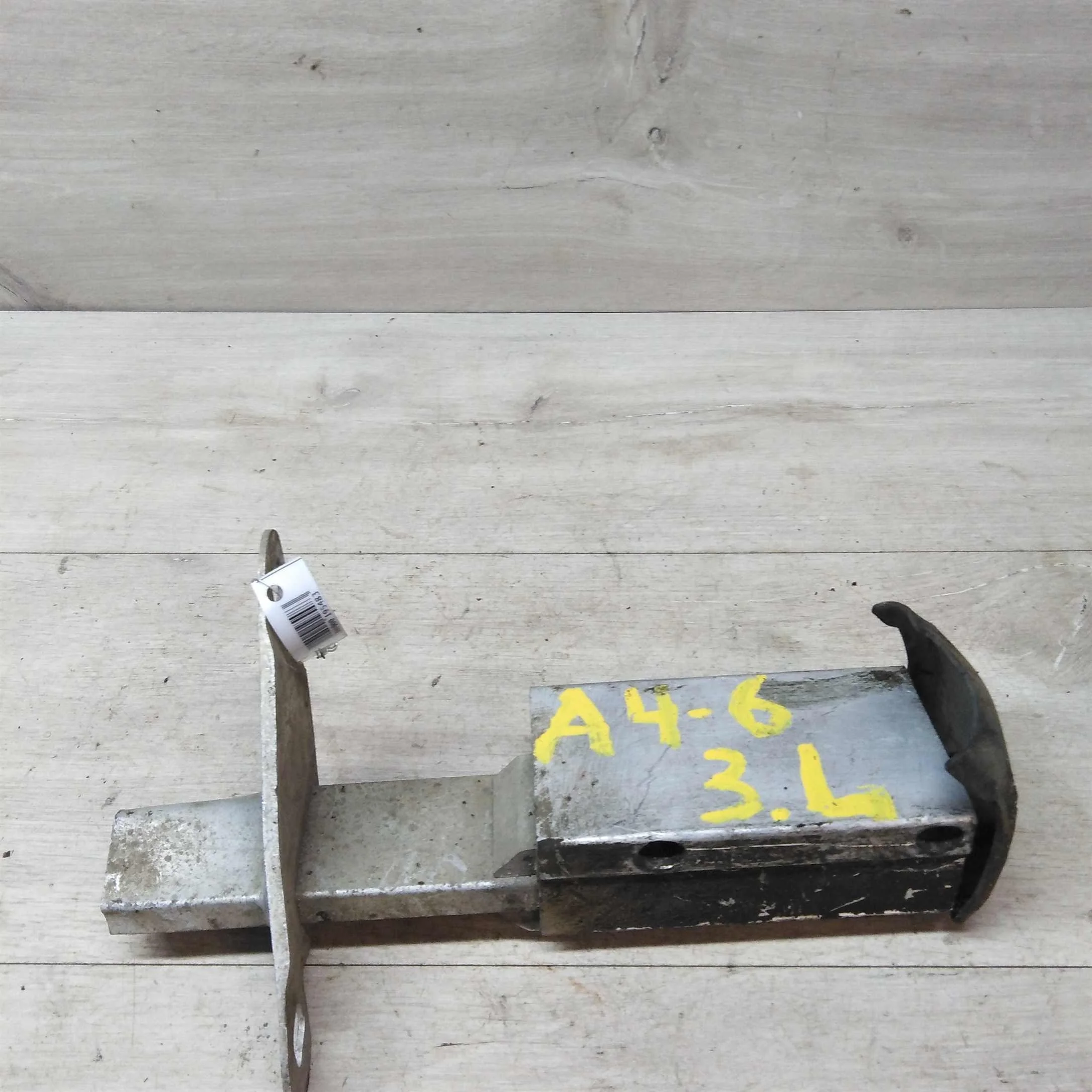 Кронштейн задний левый Audi A4 B5 крепления бампера (арт. 31000)