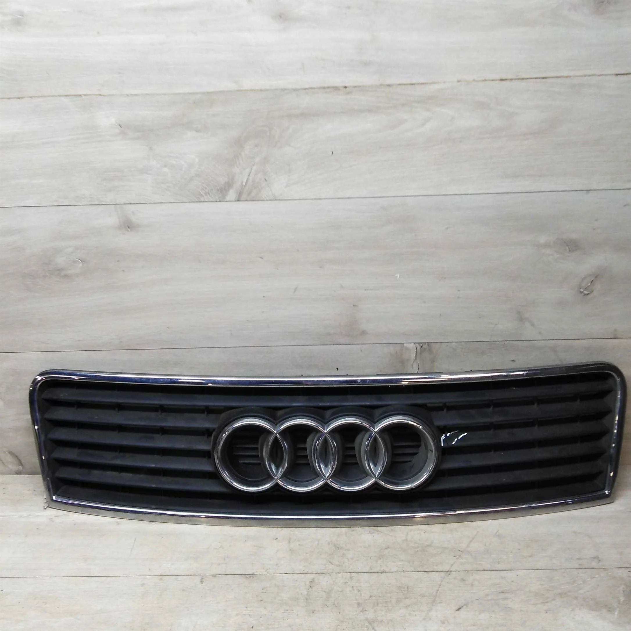 Решётка радиатора Audi A6 C5 рест дефект (арт. 31343)