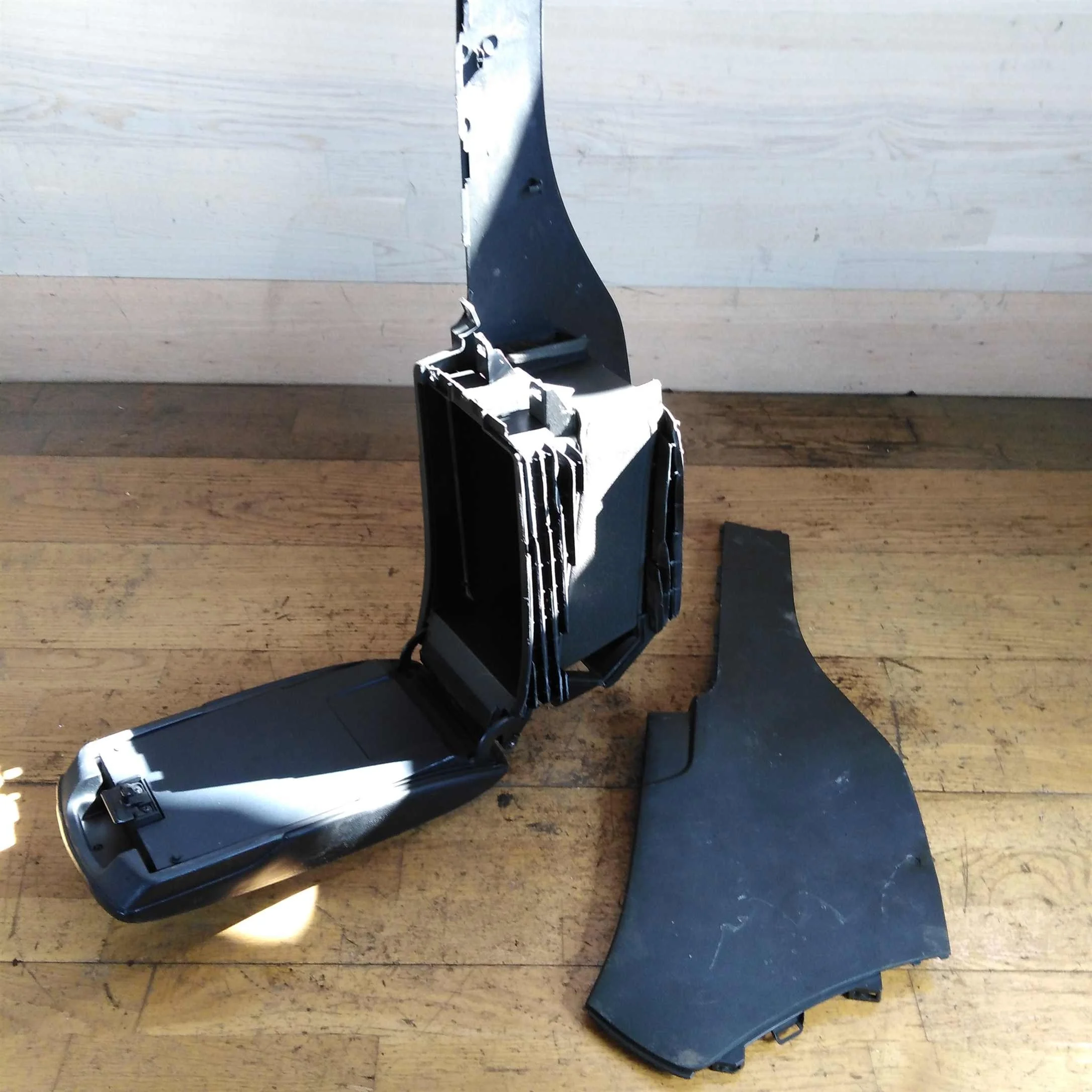 Подлокотник toyota camry v40 дефект (арт. 31376)