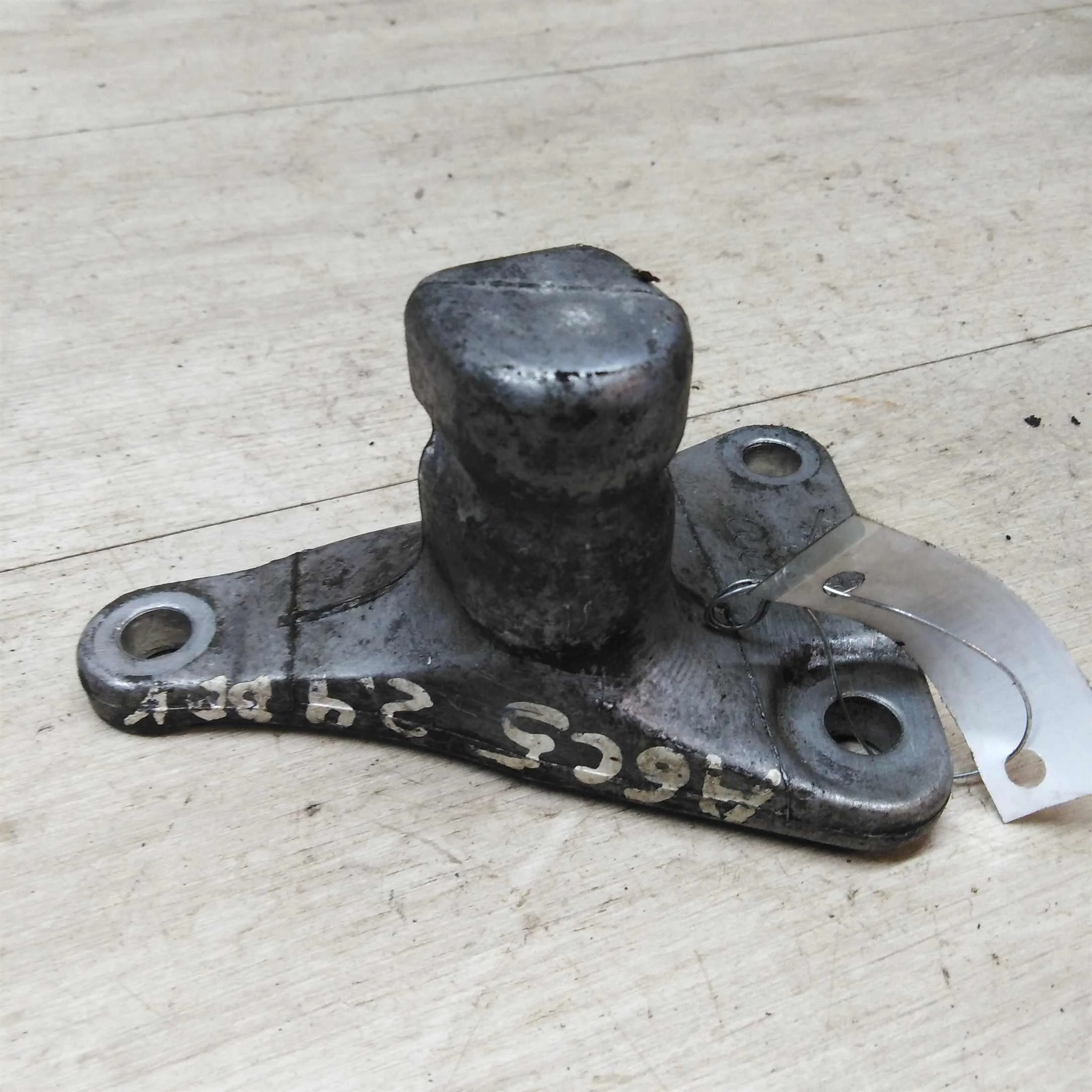 Кронштейн крепления Audi A6 C5 (арт. 31395)