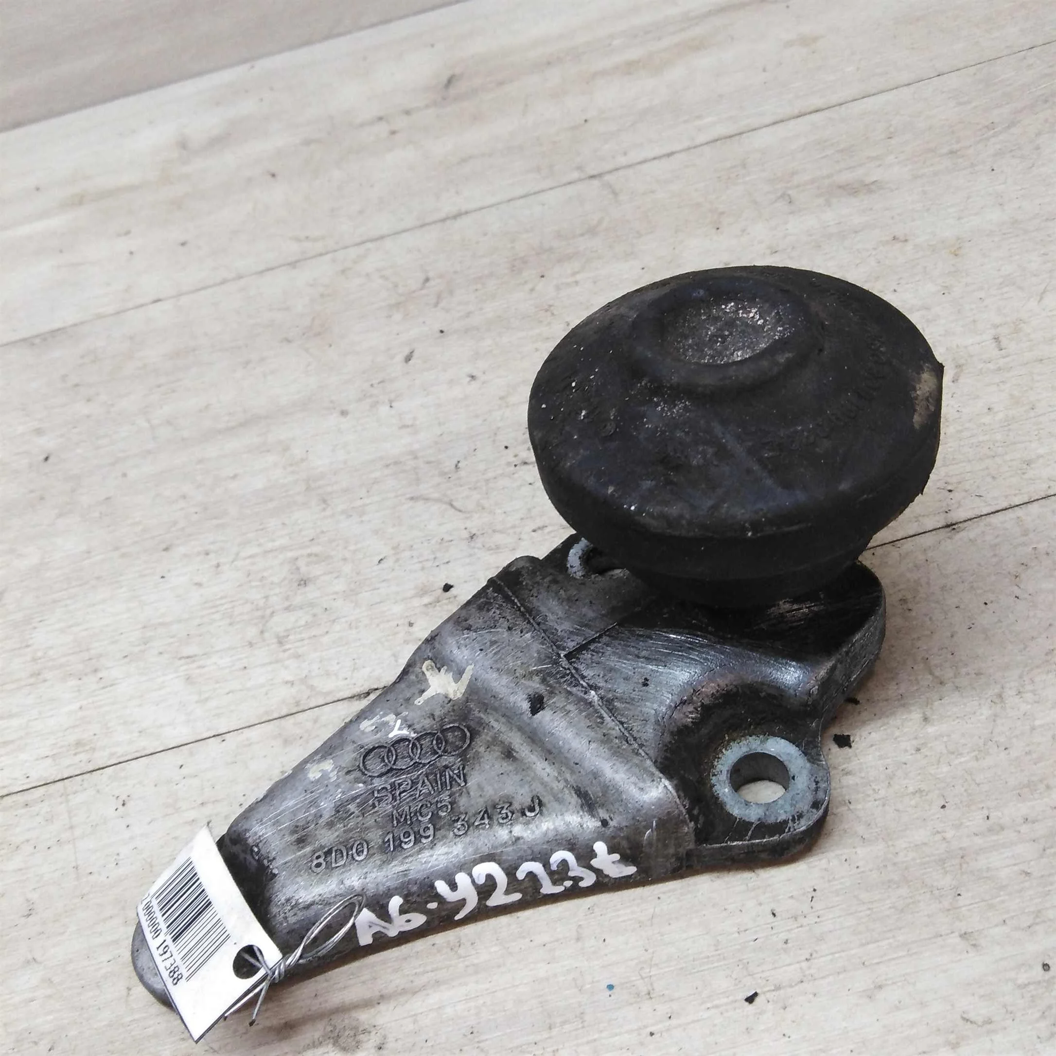 Кронштейн крепления ДВС опора на Audi A6 C5 (арт. 31398)