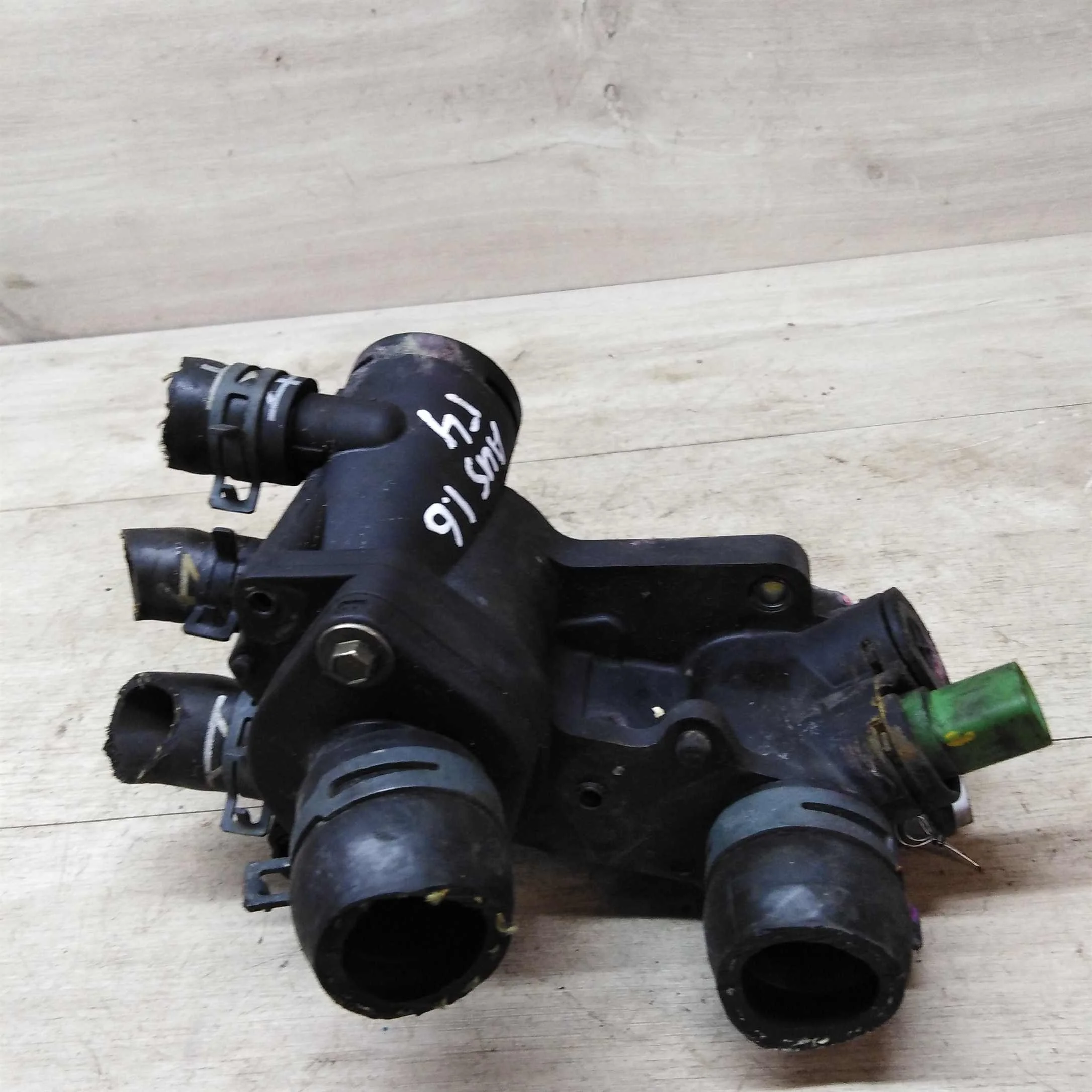 Корпус термостата водяной флянец Volkswagen Golf 4 Volkswagen Bora Skoda Octavia Tour 1.6 1.4 (арт. 31563)