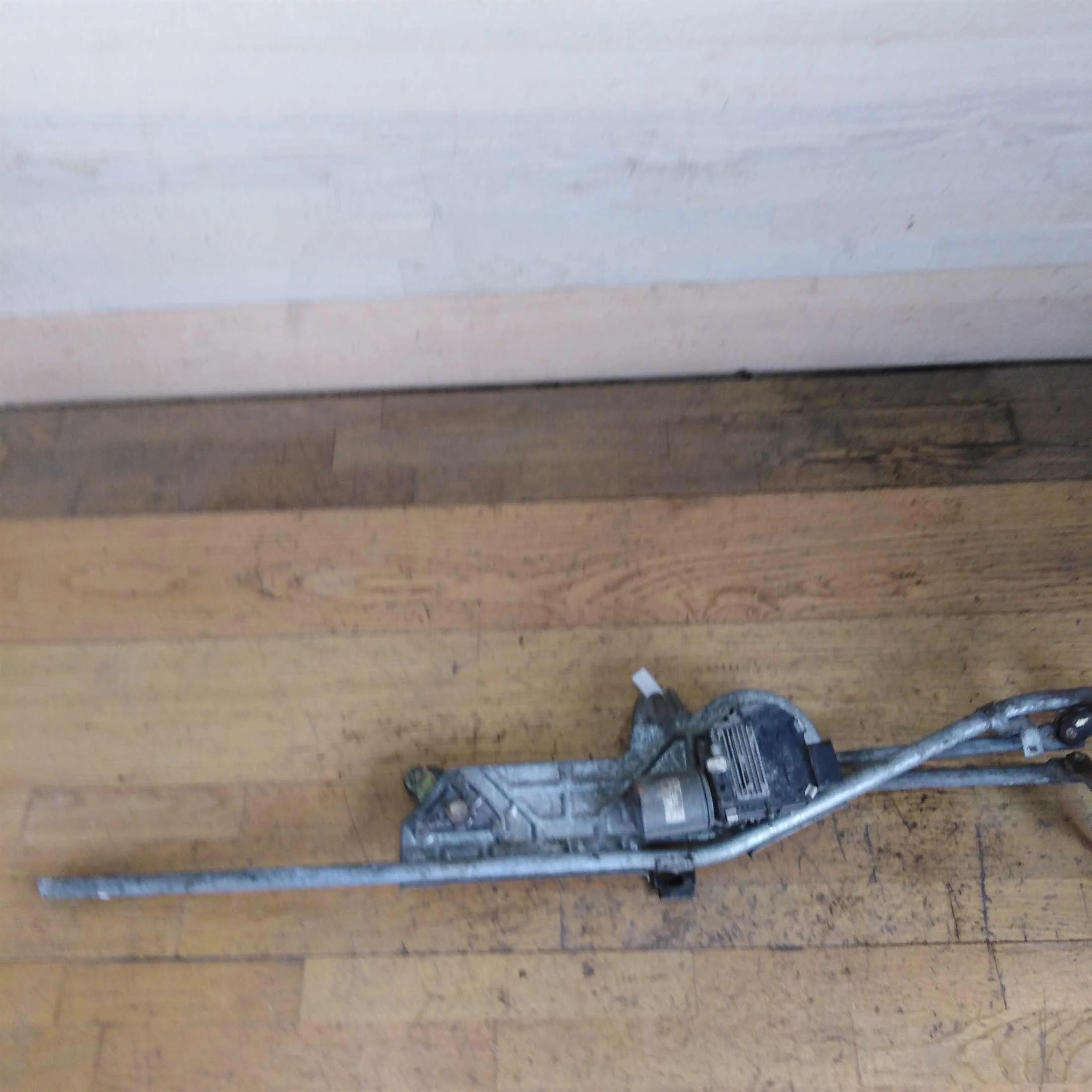 Трапеция дворников дефект моторчик мотор дворников Volkswagen Sharan рест (арт. 31873)