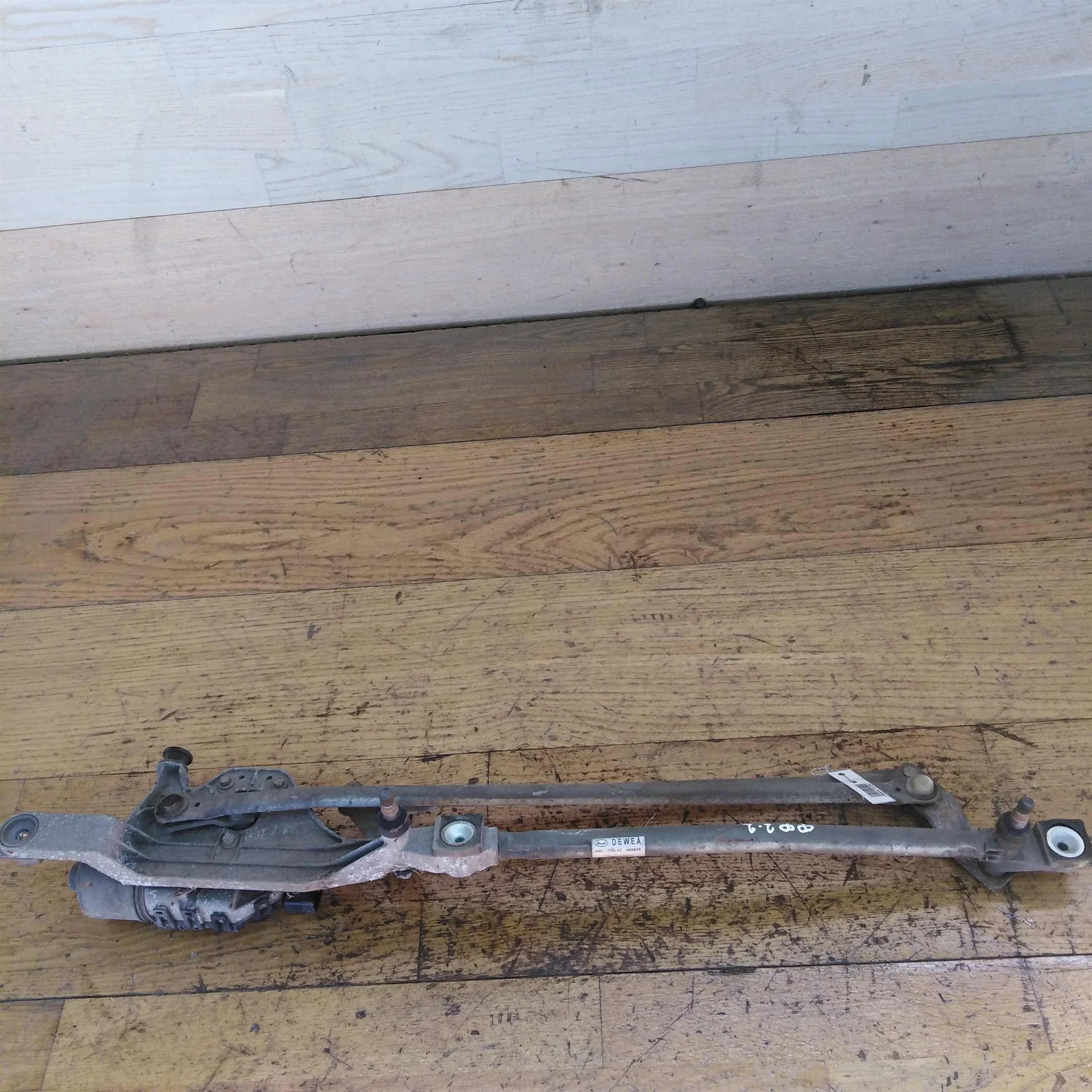 Трапеция дворников с моторчиком Ford Focus 2 до рест (арт. 32220)