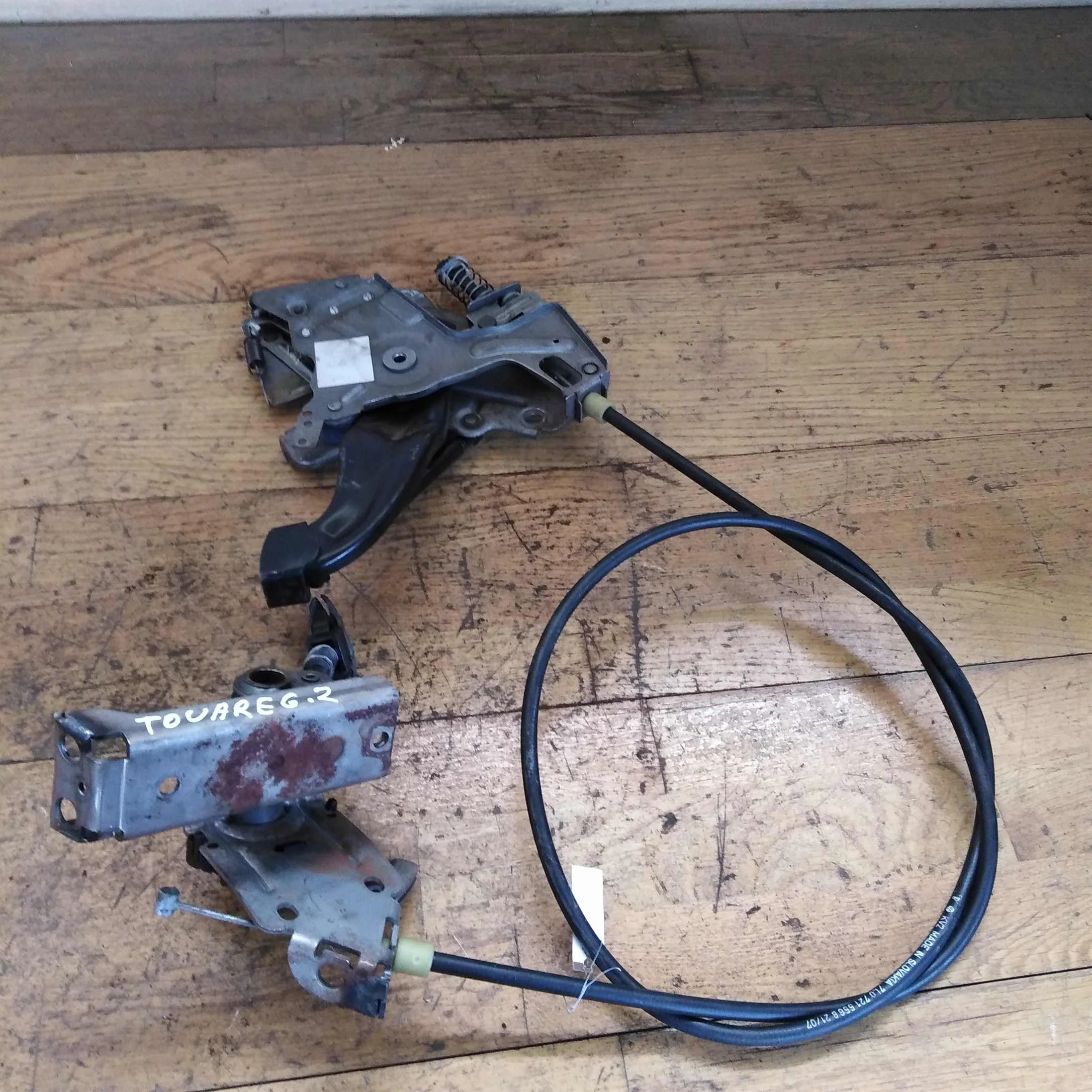 Трос педаль стояночного тормоза ручник Volkswagen touareg рест (арт. 32781)