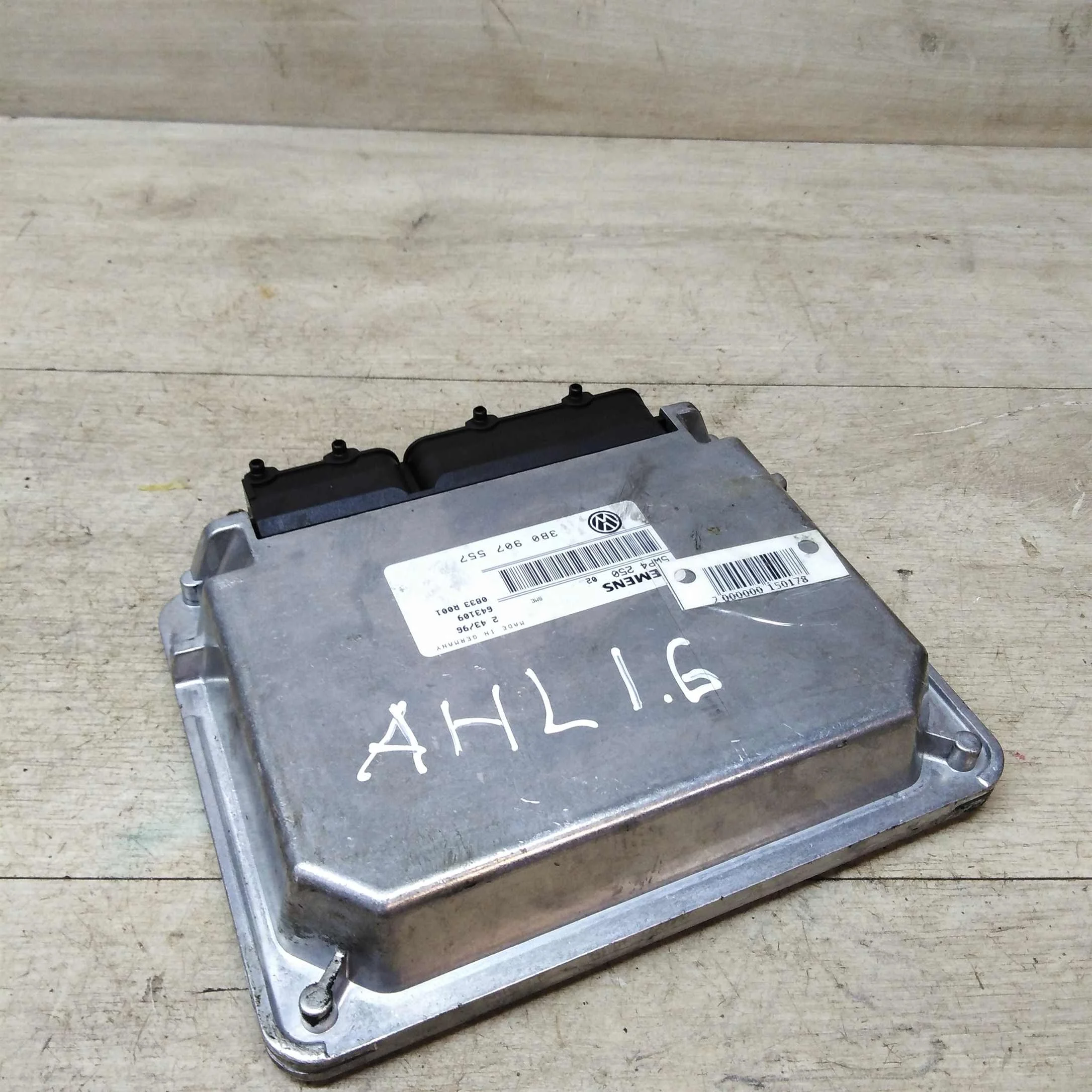 ЭБУ двигателя Volkswagen Passat B5 Audi A4 B5 1.6 ahl (арт. 32807)