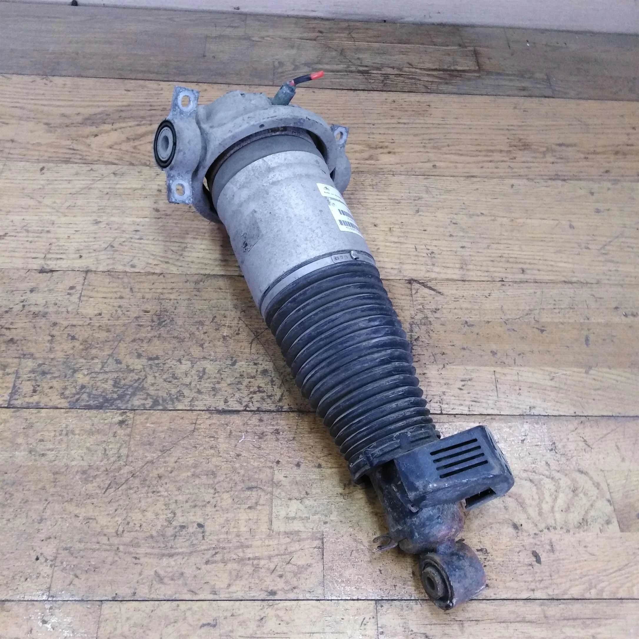 Амортизатор задний левый Volkswagen touareg рест (арт. 32888)