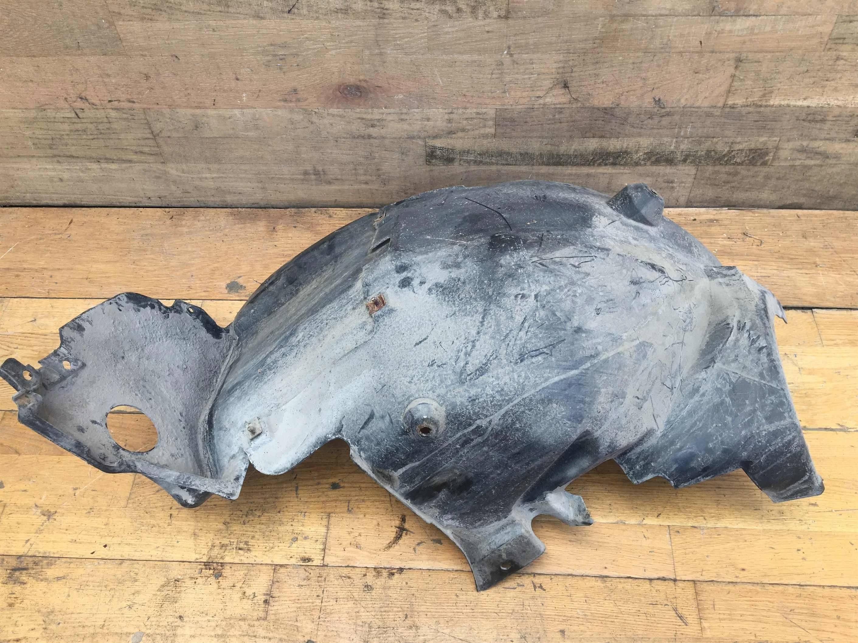 Подкрылок передний левый локер защита Mercedes W203 до рест (арт. 33475)