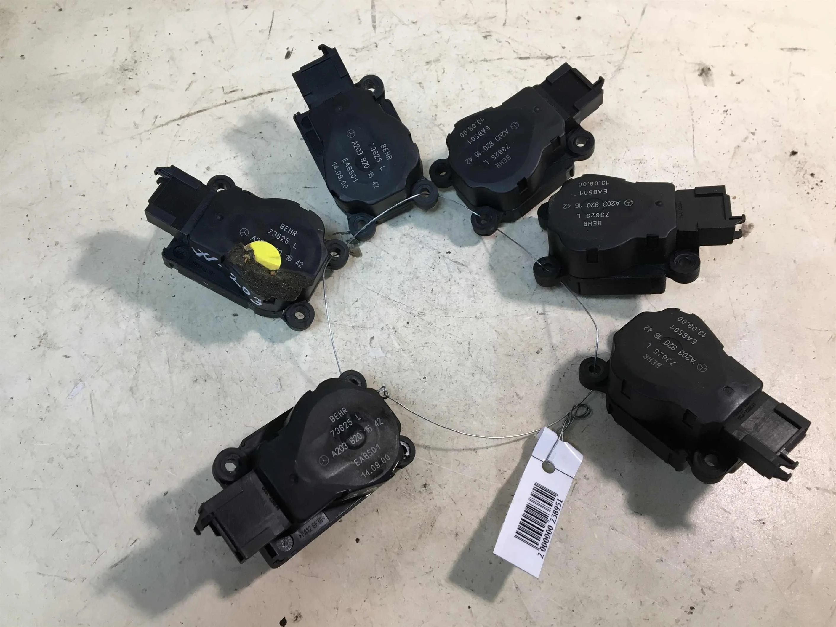 сервопривод моторчик заслонки печки  Mercedes W203 до рест A2038201642  (арт. 33612)