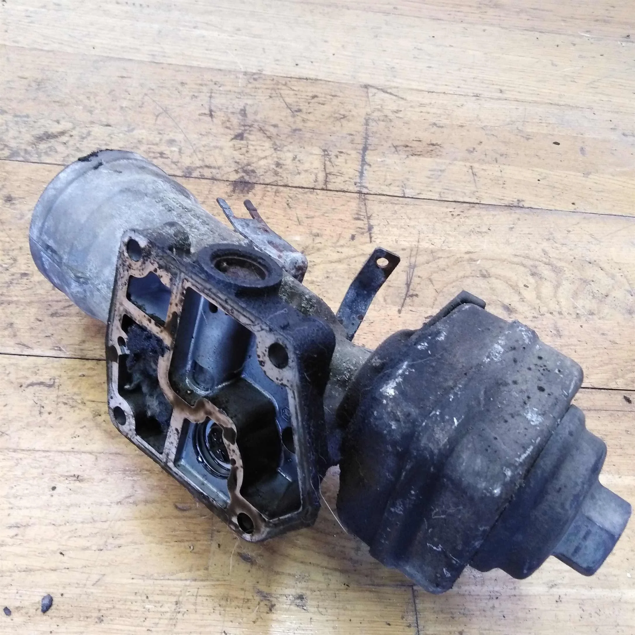 Корпус масляного фильтра кронштейн Volkswagen polo 4 1.9 TDI  (арт. 33830)