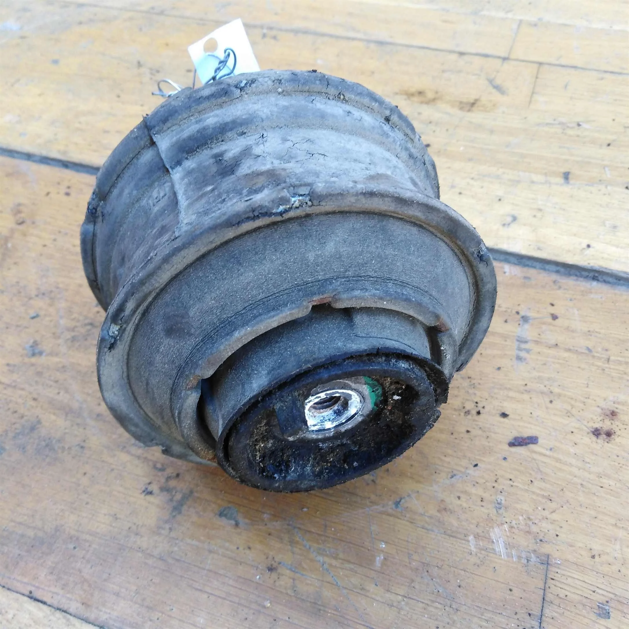 Опора двигателя подушка Mercedes w203 2.0i (арт. 33920)