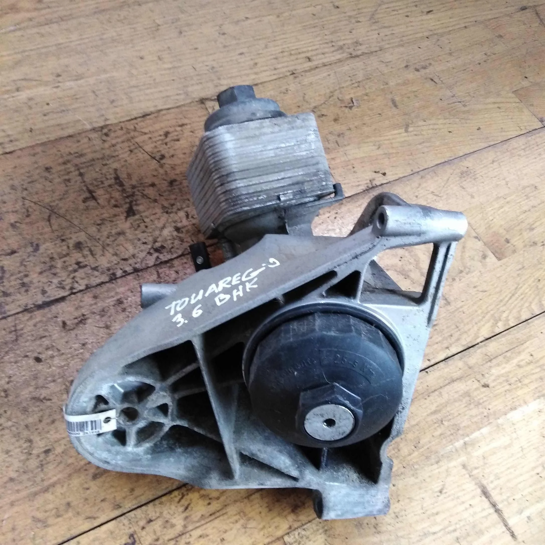 Кронштейн двигателя Volkswagen touareg 3.6 bhk кронштейн масляного фильтра (арт. 34157)