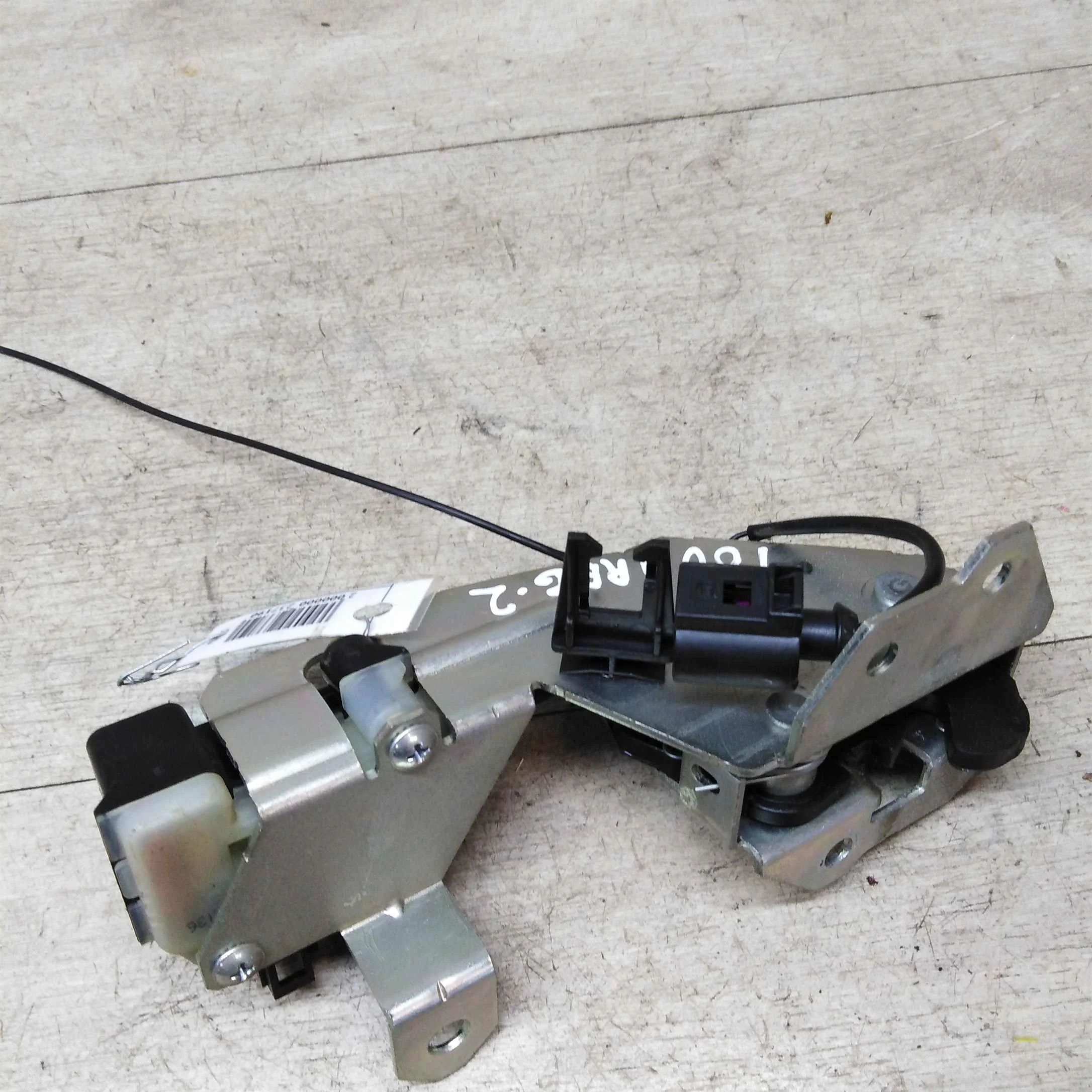 Замок багажника Volkswagen touareg рест (арт. 34259)