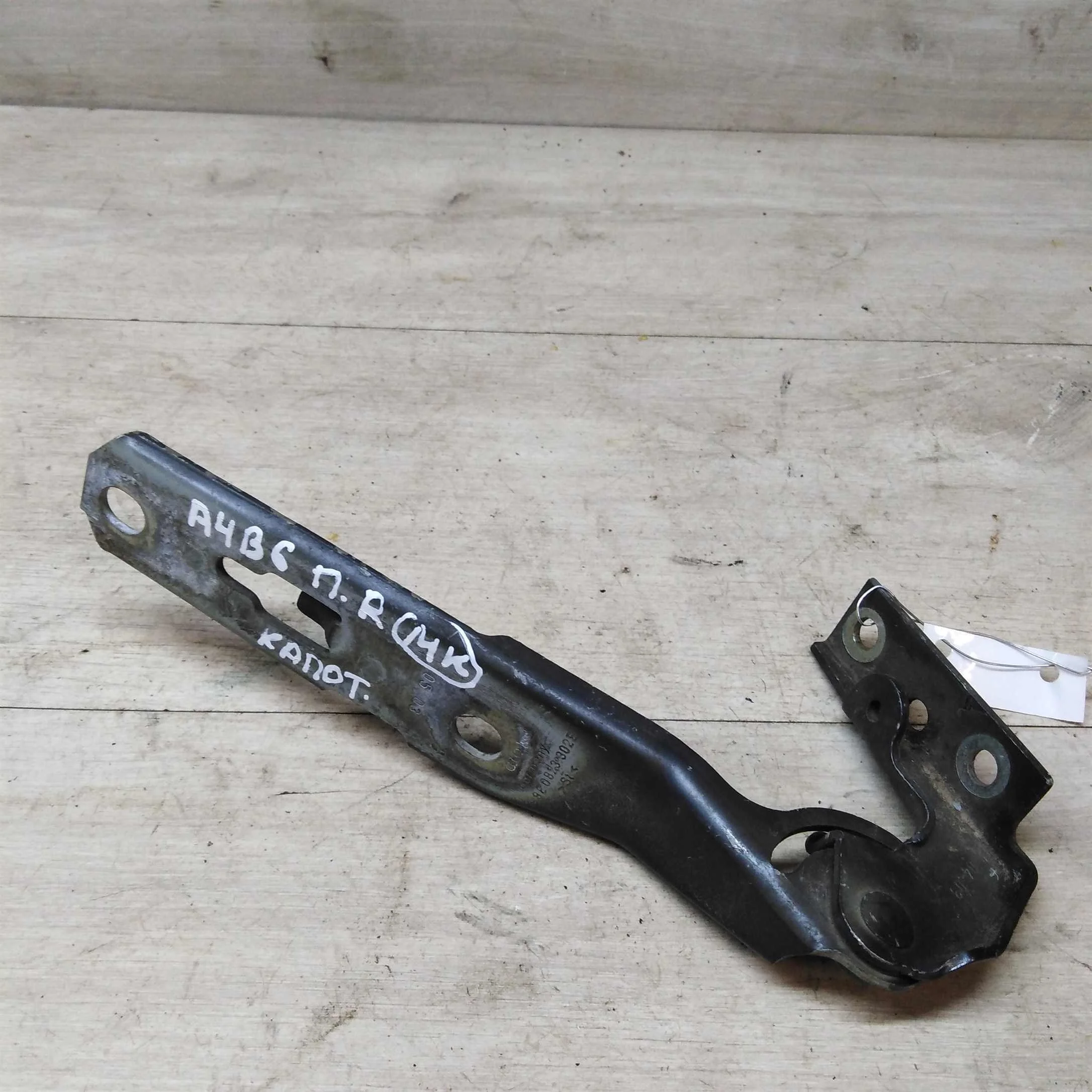 Петля капота правая Audi A4 B6  (арт. 34284)