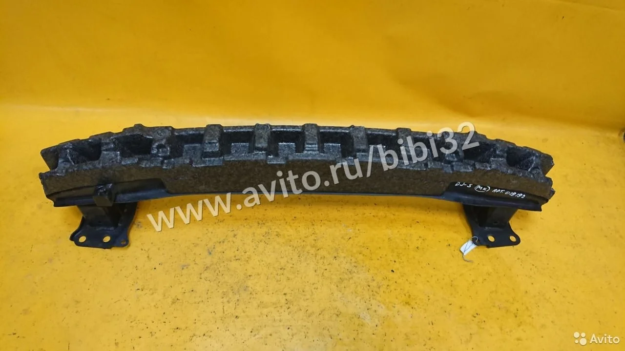 Передний усилитель бампера б/у оригинал Volkswagen Jetta 5 (арт. 36389)