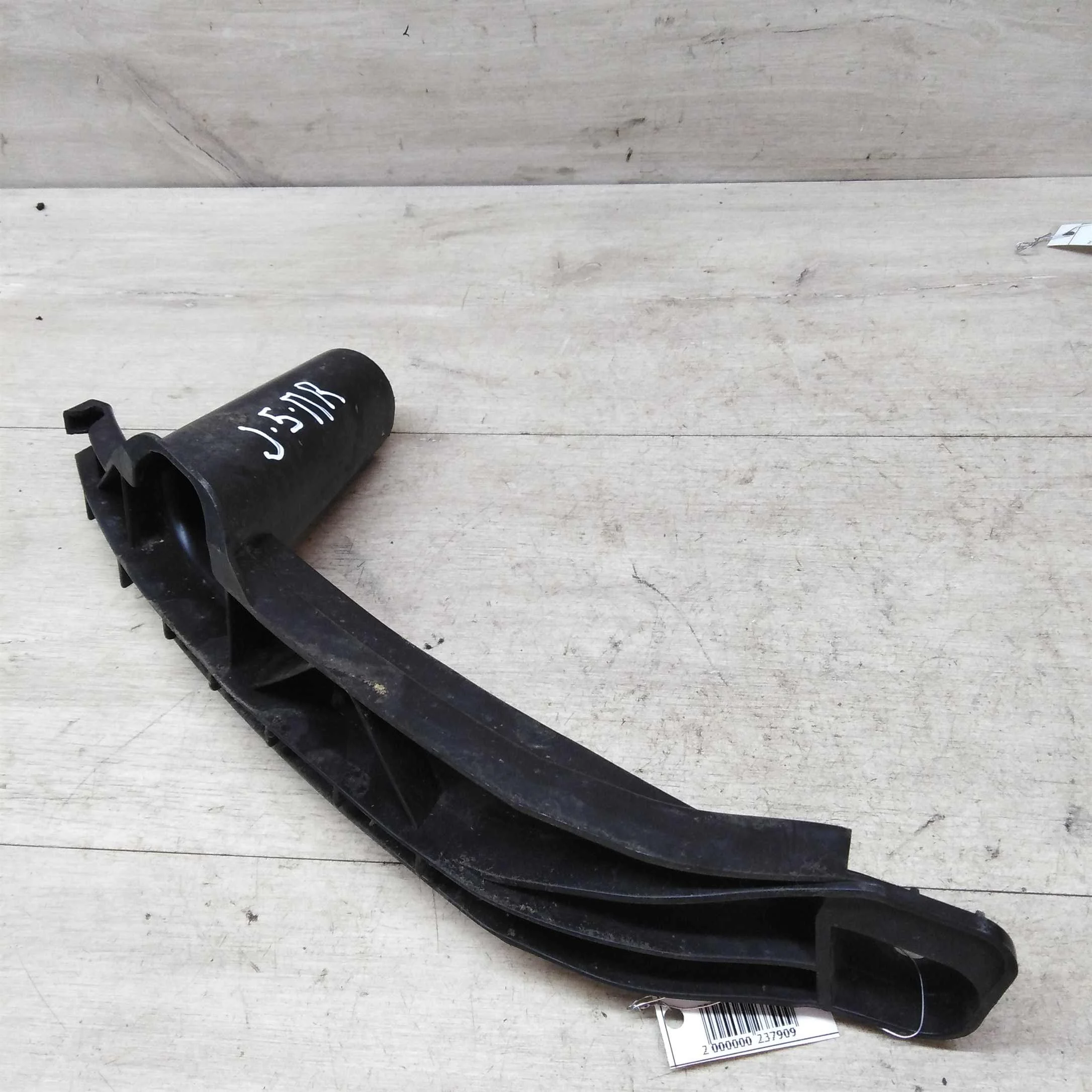 Кронштейн правый под фару Volkswagen Jetta 5 (арт. 37459)