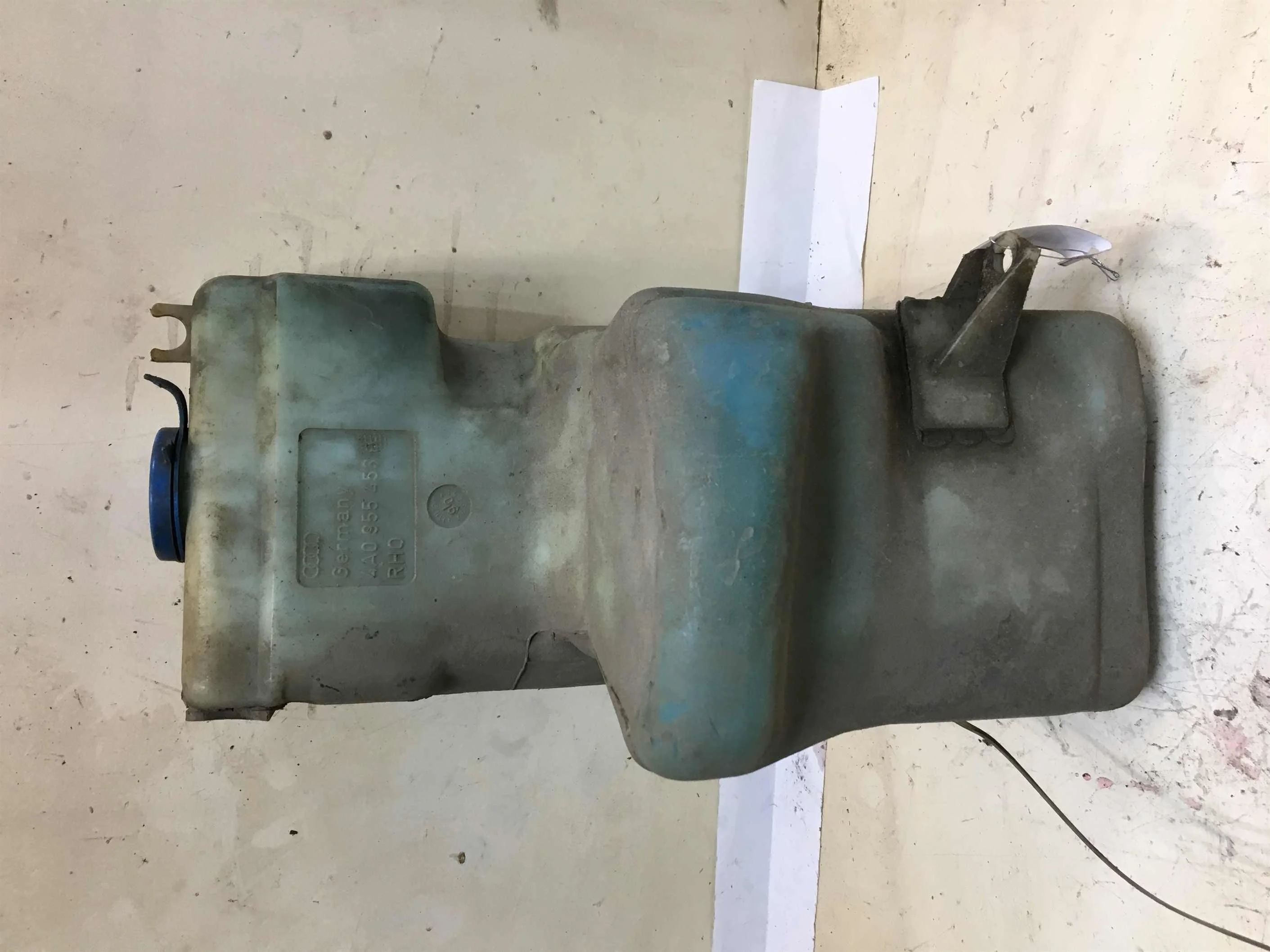 Бачок омывателя Audi 100 C4 Audi A6 C4 (арт. 37830)
