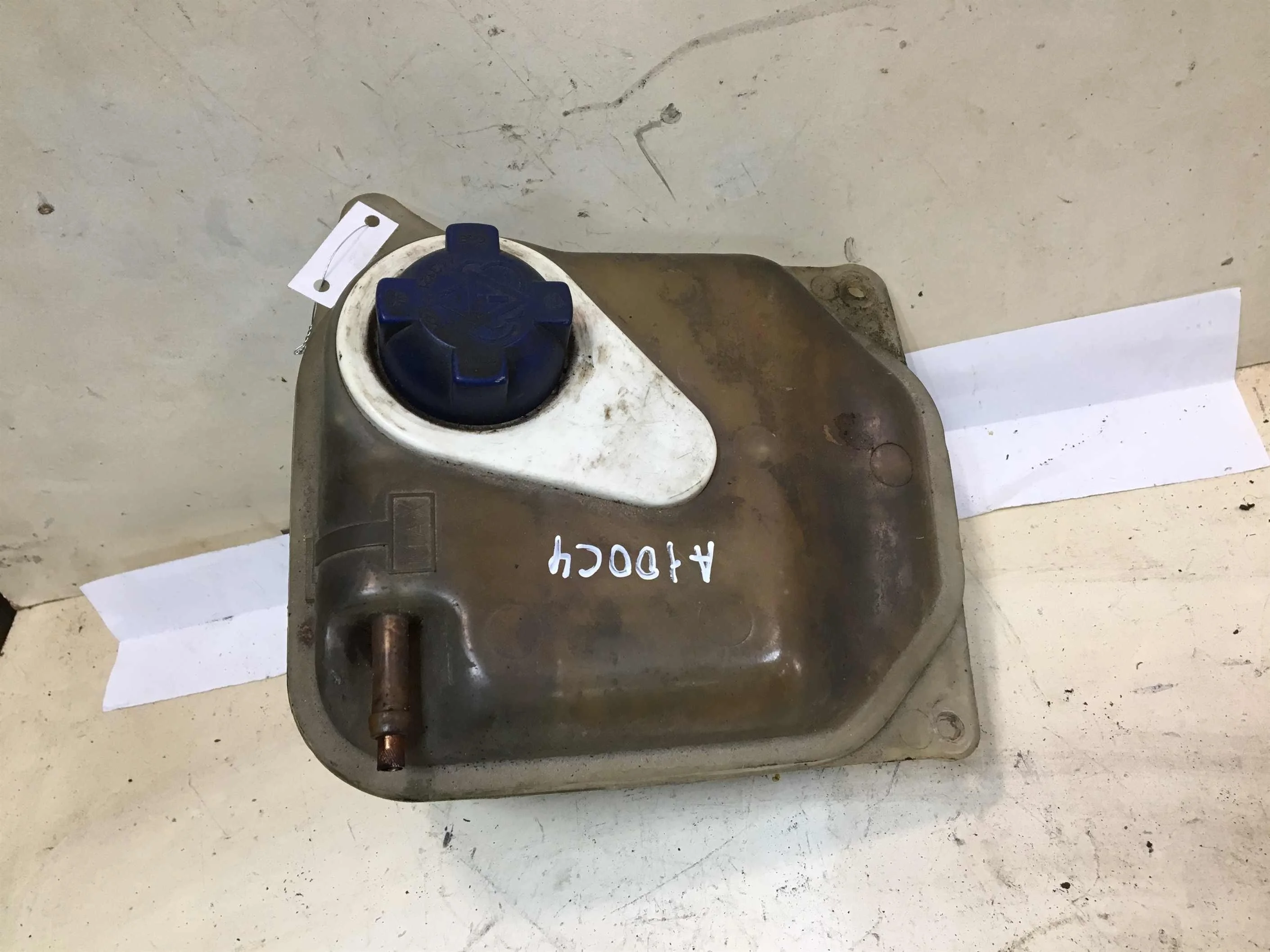 Бачок расширительный Audi 100 C4  (арт. 37875)