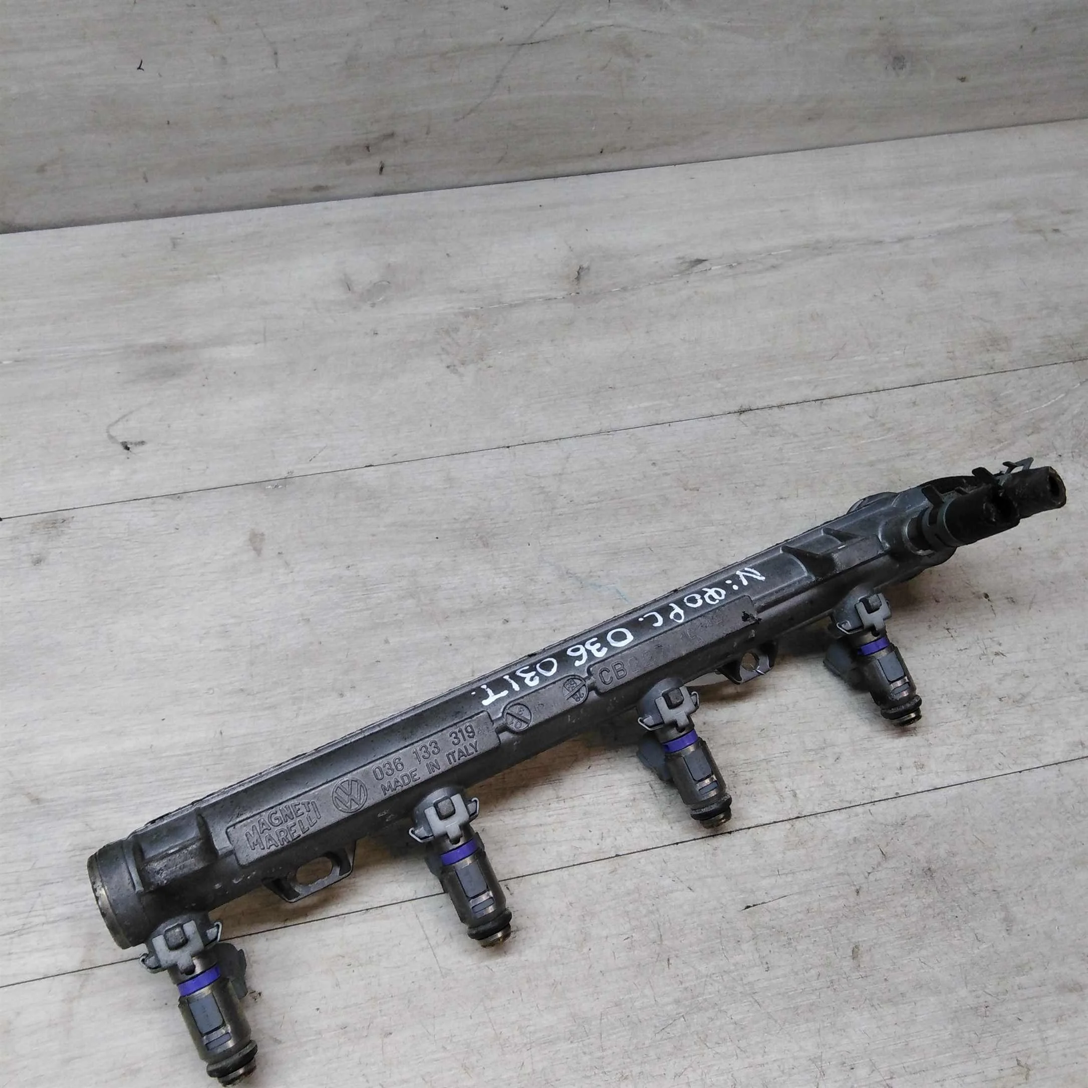 Рампа форсуночная в сборе 1.6i azd Volkswagen Golf 4 Skoda Octavia Tour Volkswagen Bora  (арт. 38394)