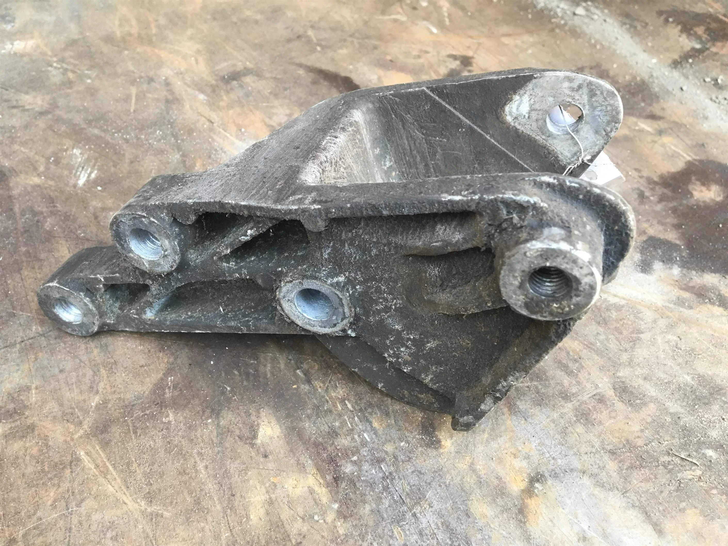 Кронштейн нижний крепление коробки chevrolet cruze до рест (арт. 38527)