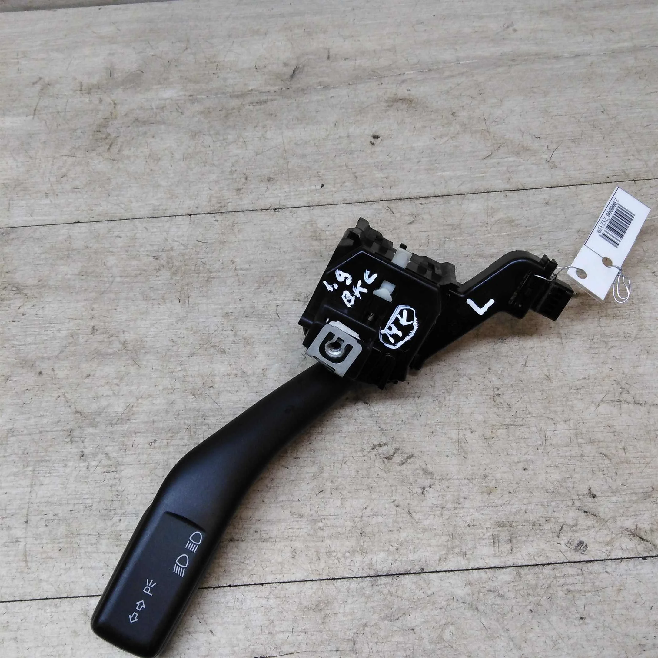 Переключатель поворотов подрулевой Volkswagen Golf Plus 05г.в. (арт. 40774)