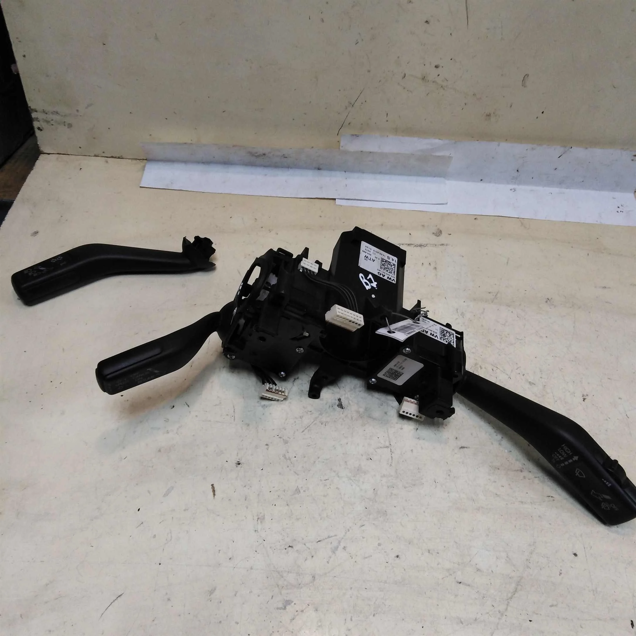 Переключатель подрулевой в сборе Volkswagen Passat B7 (арт. 41059)