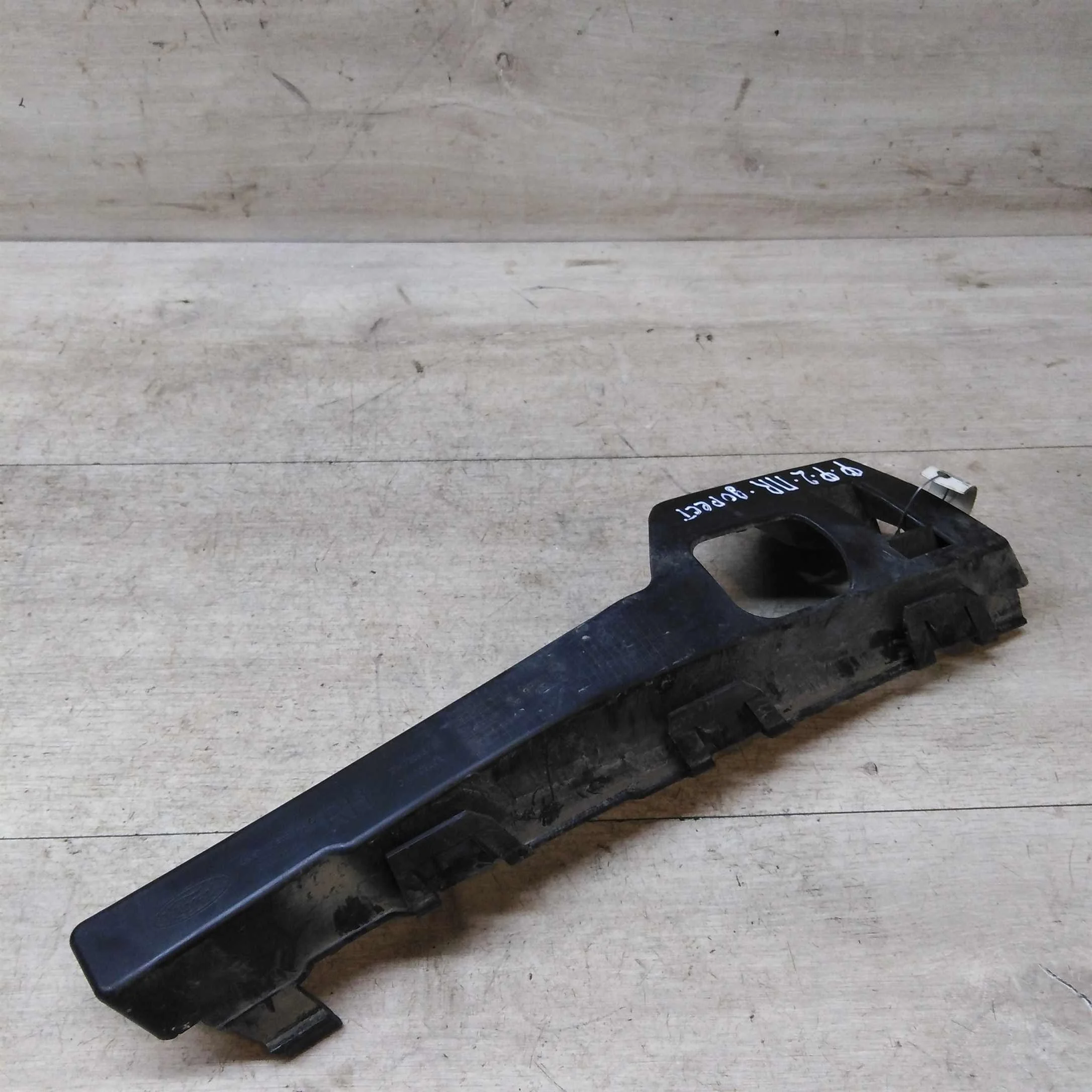 Кронштейн крепления переднего бампера правый Ford Focus 2 до рест  (арт. 42630)