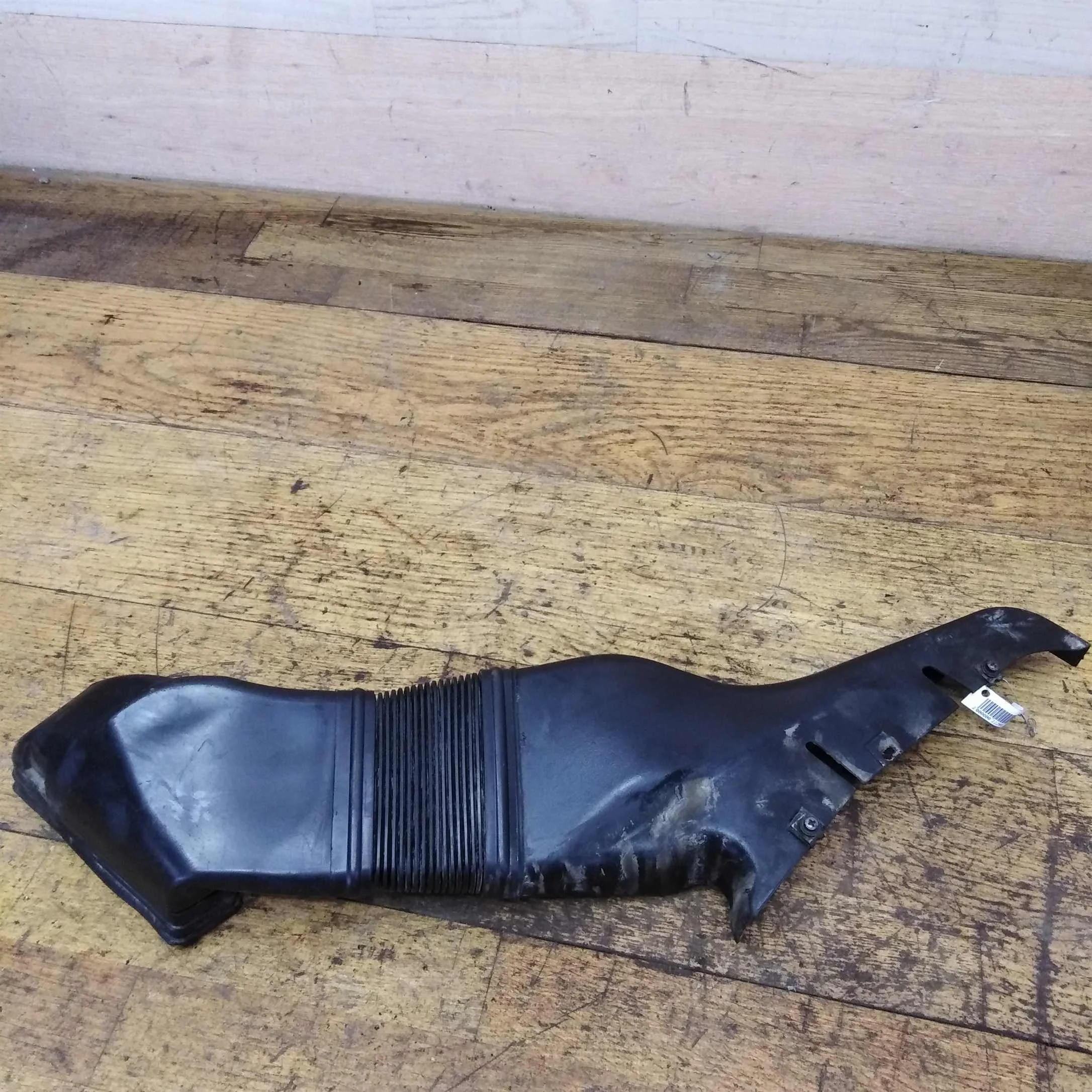 Воздухозаборник наружный Volkswagen Passat B5 GP (арт. 43092)