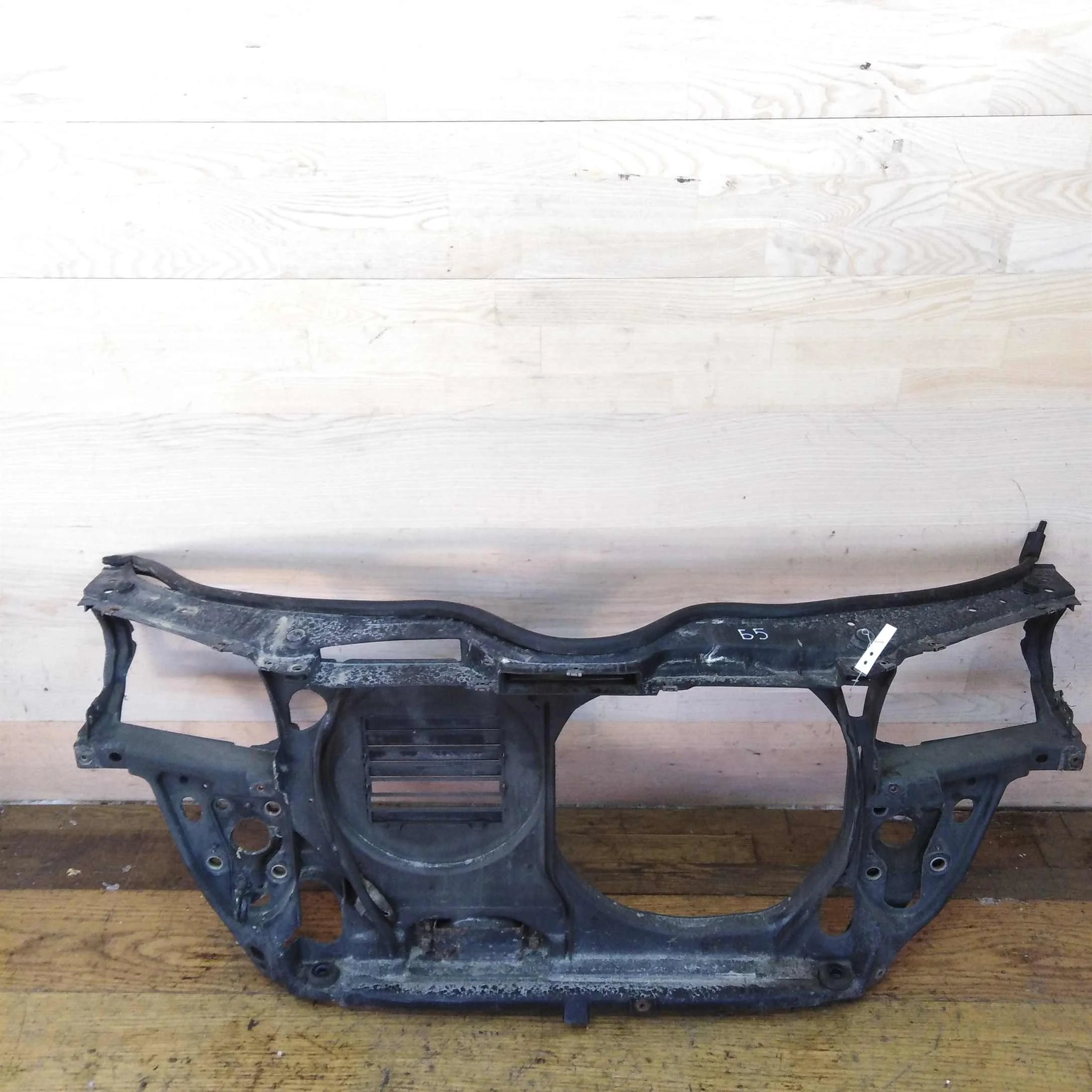 Передняя панель телевизор Volkswagen Passat B5 ДЕФЕКТ (арт. 43639)